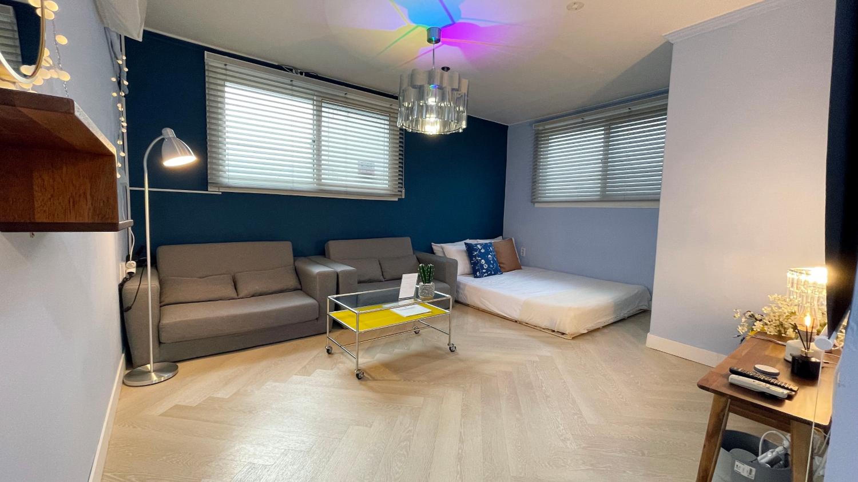 One-Bedroom Apartment - Photo 1