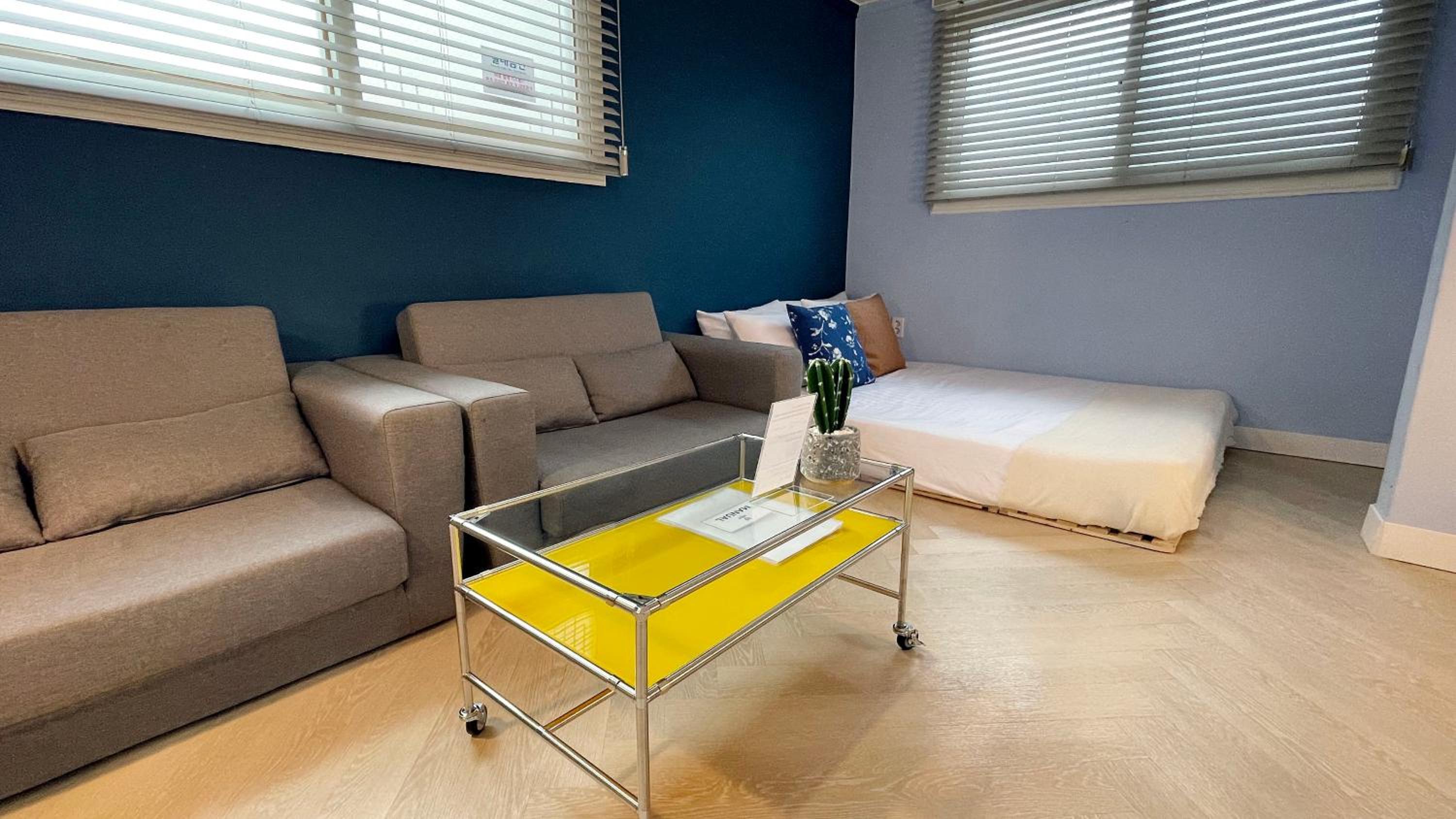 One-Bedroom Apartment - Photo 14