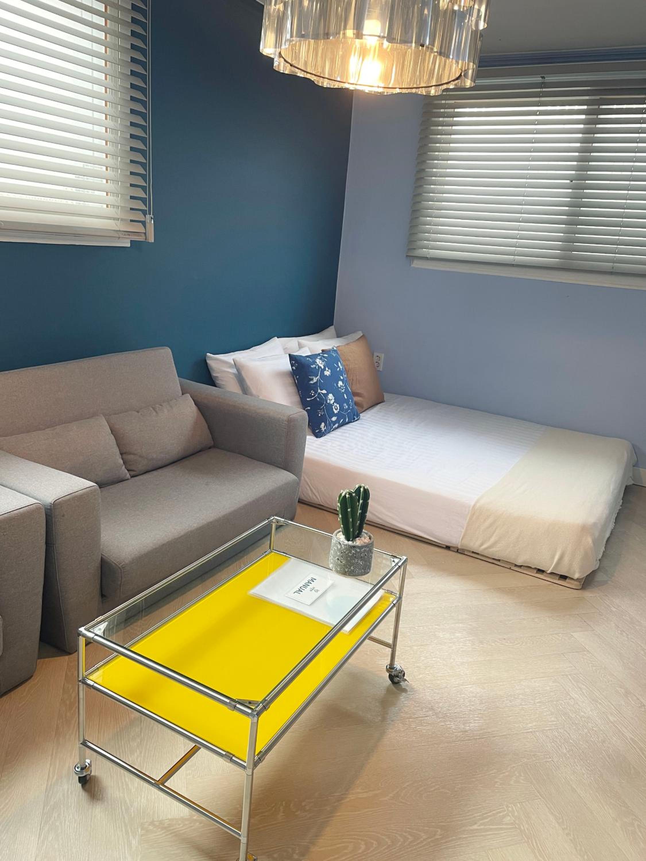 One-Bedroom Apartment - Photo 15