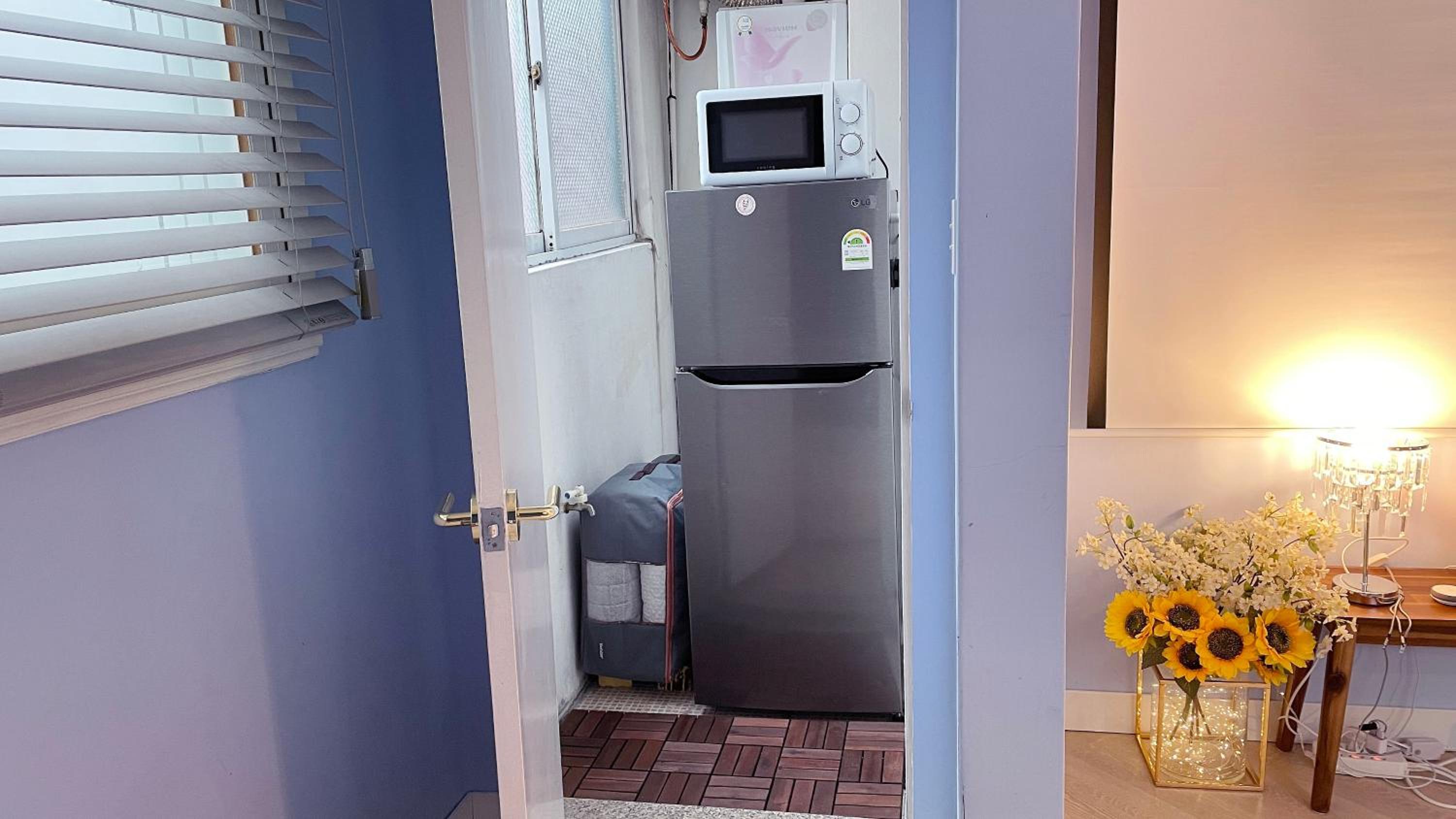 One-Bedroom Apartment - Photo 3