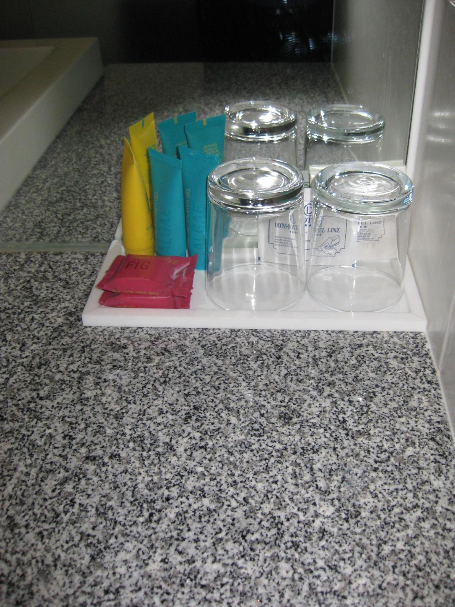 Standard Double Room - Photo 7