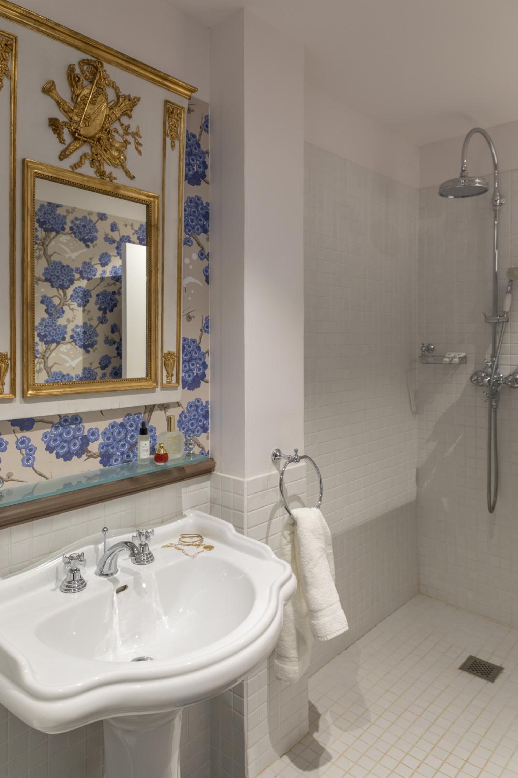 Standard King Room photo 2
