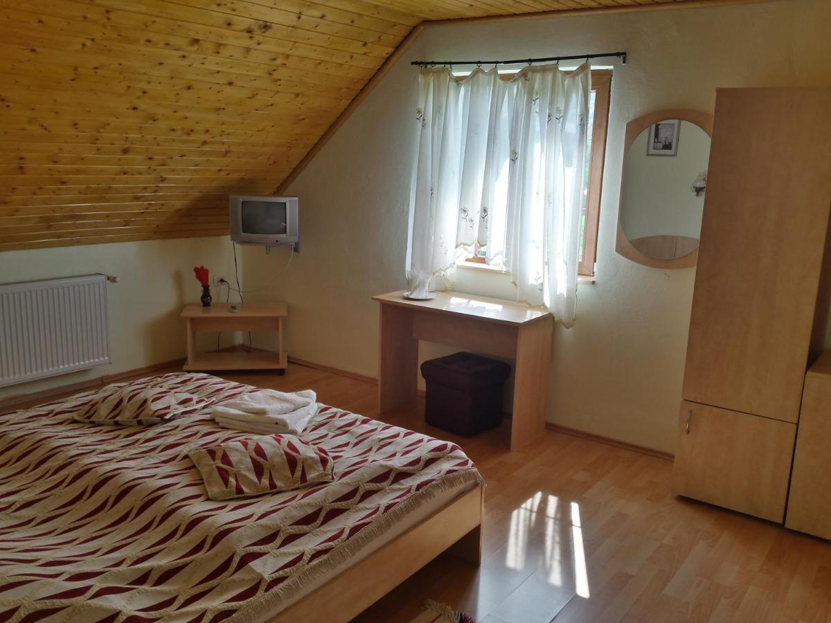 Standard Double Room - Photo 12