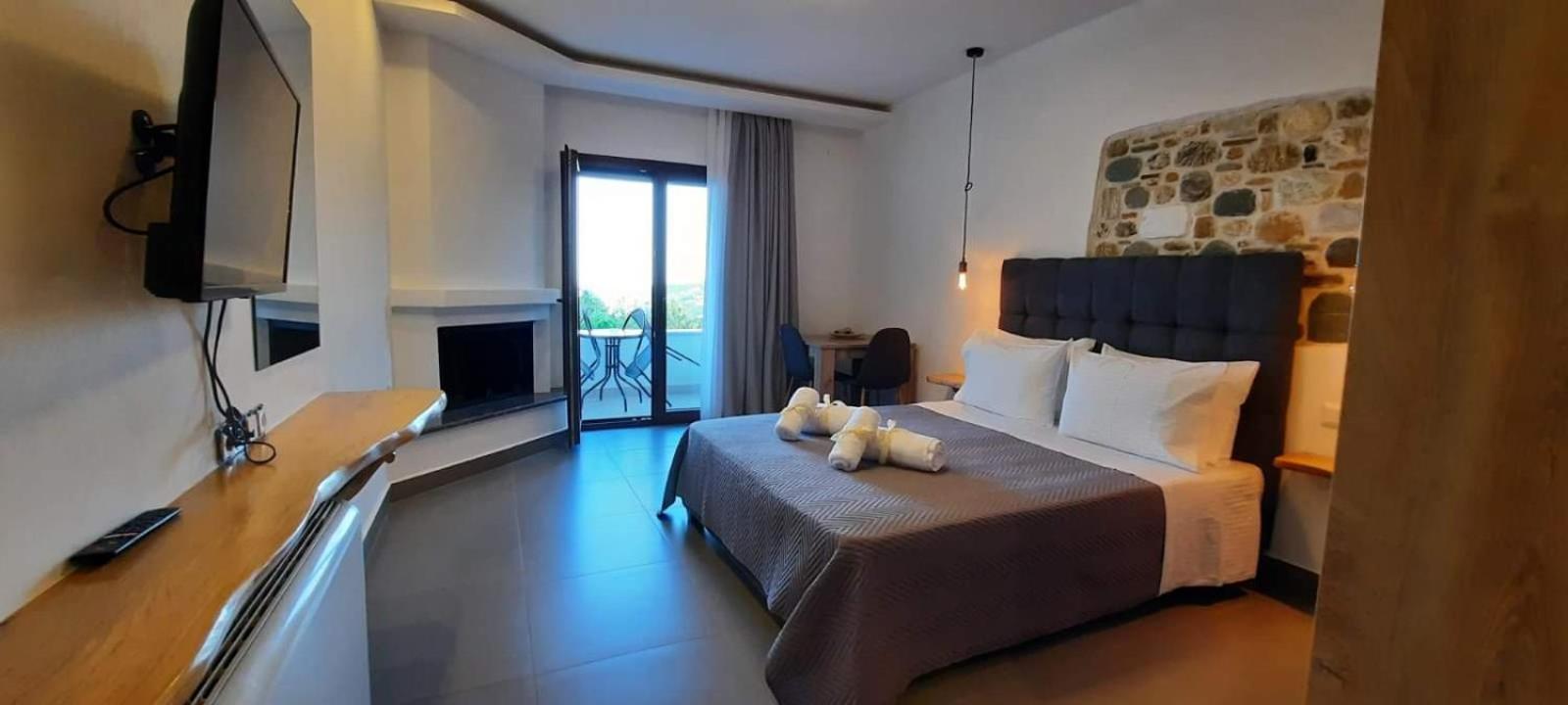 Deluxe Double Room with Balcony photo 2
