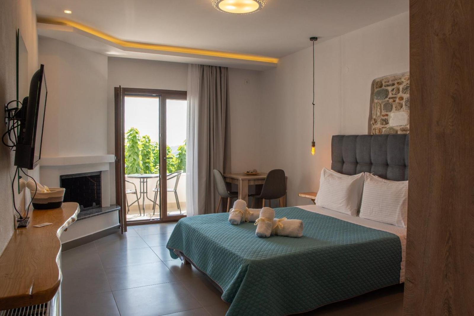 Deluxe Double Room with Balcony photo 1