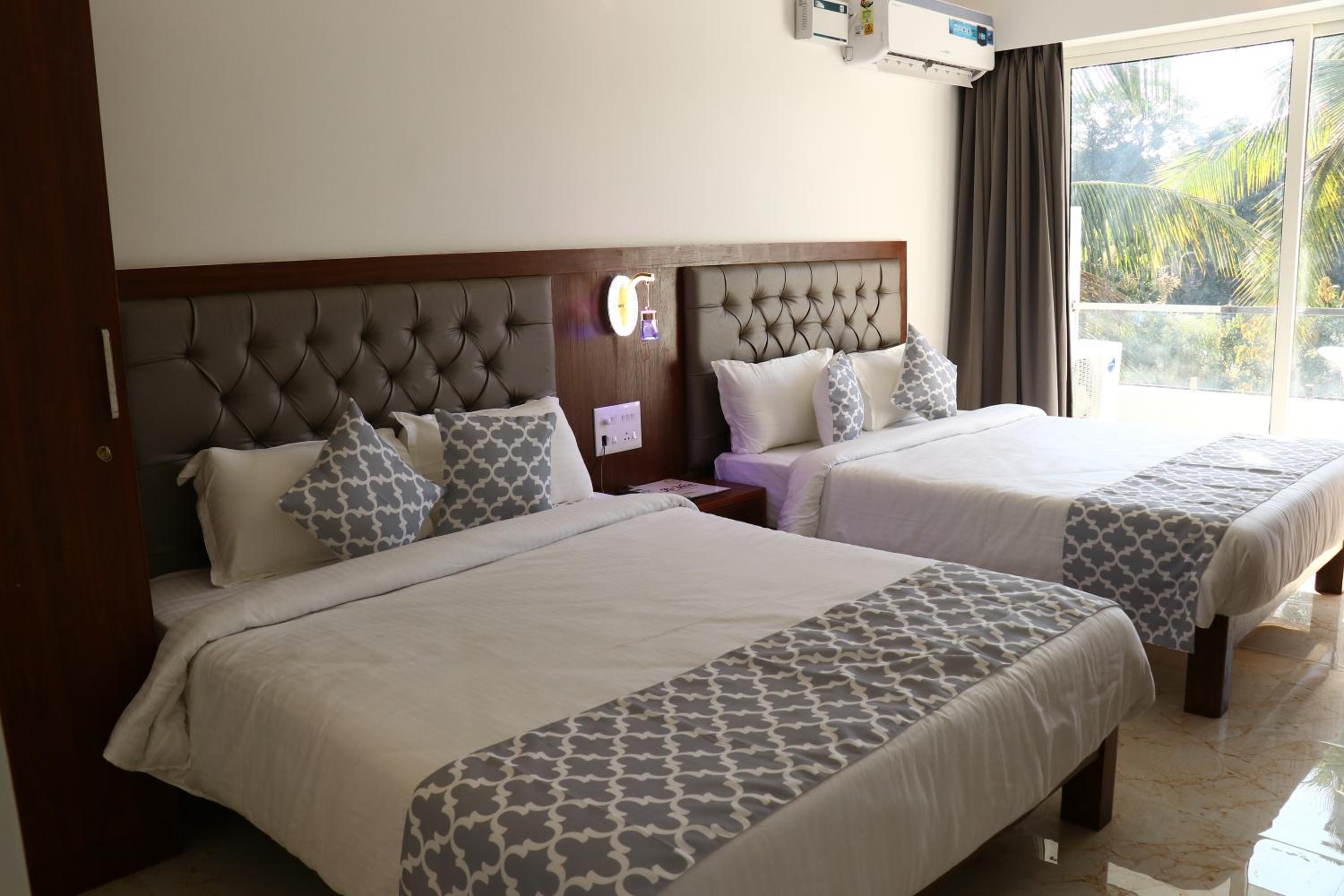 Family room w/ pool view - welcome drink complimentary