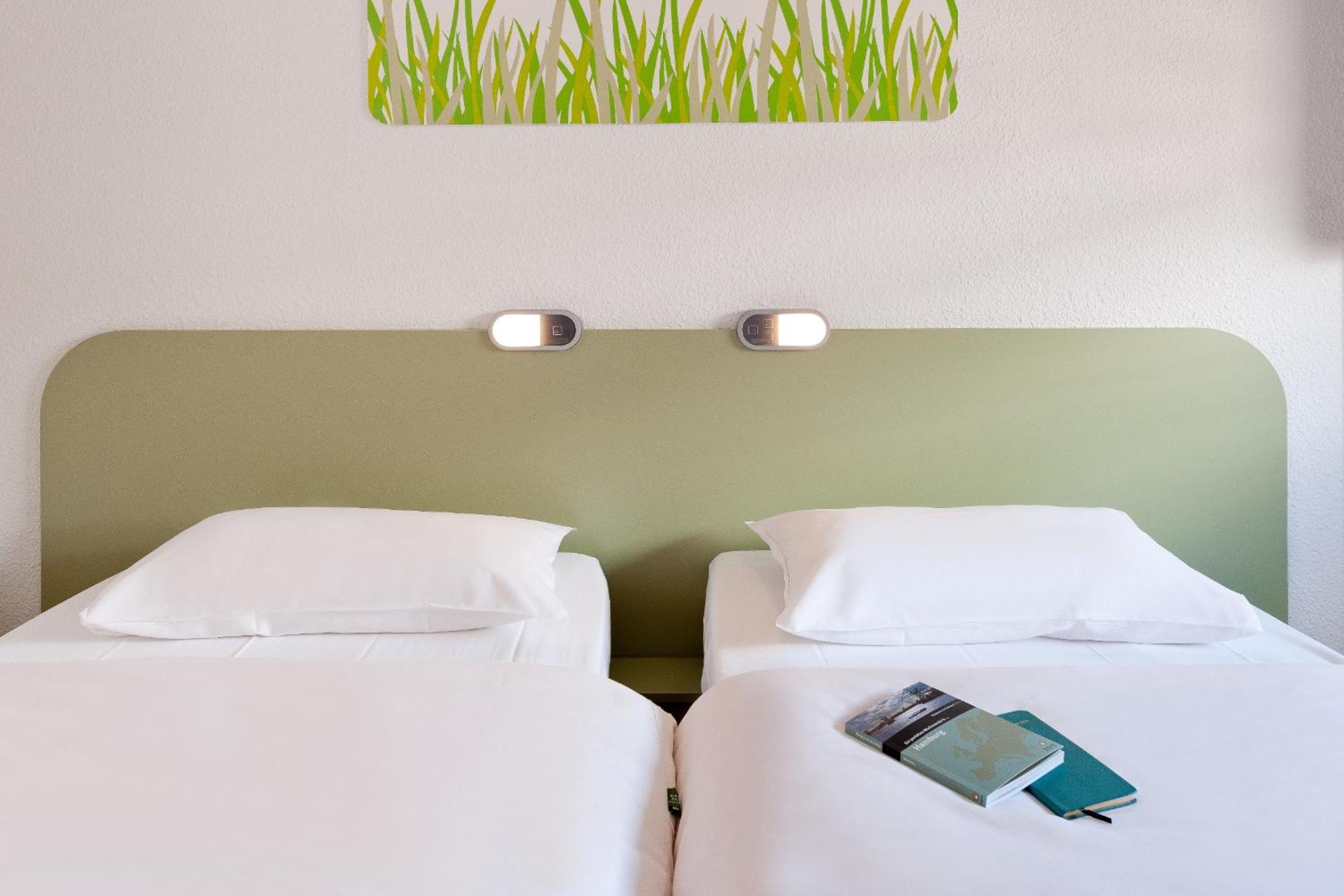 Standard Room with Two Single Beds - Photo 1