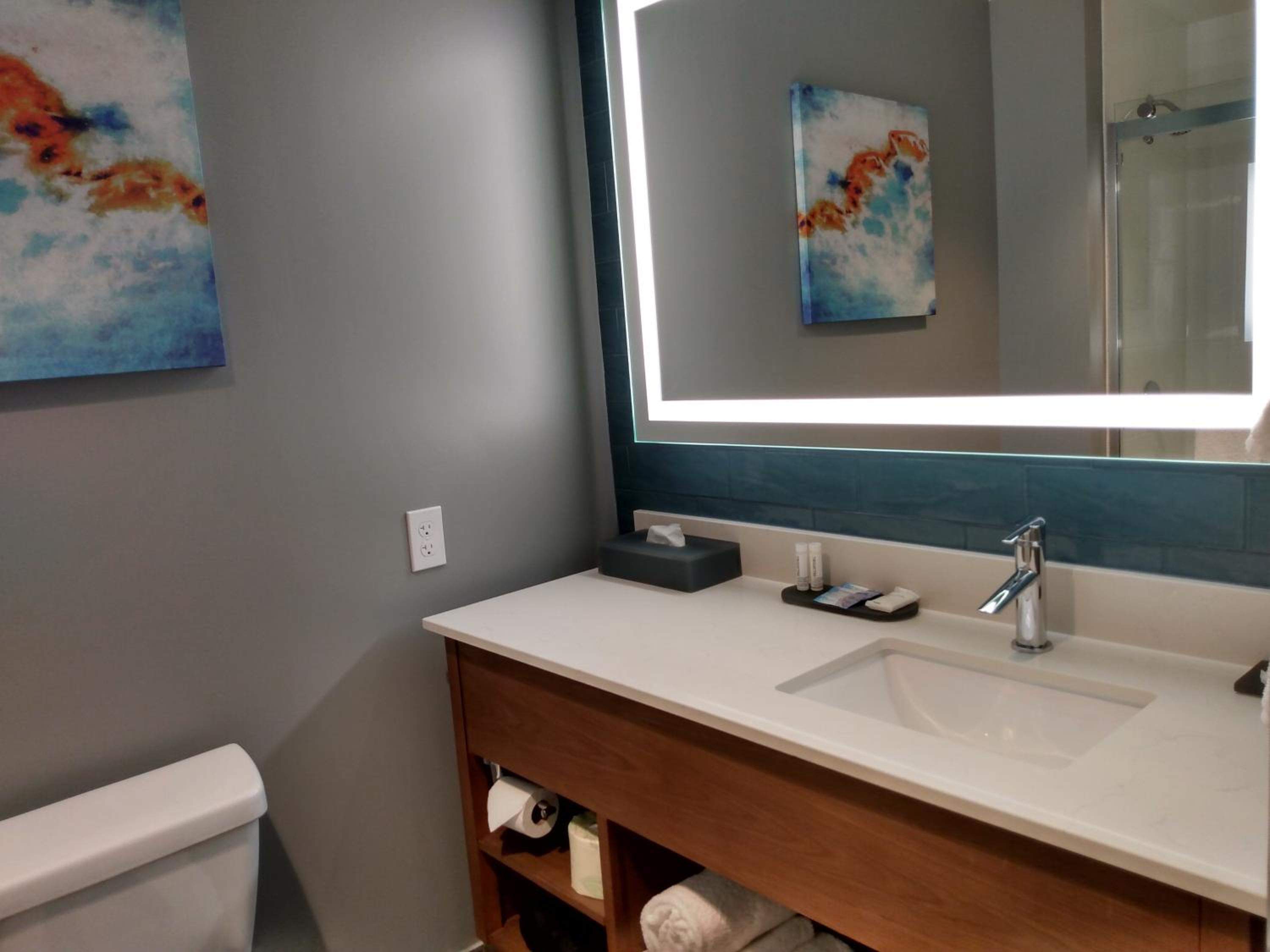 King Room - Non-Smoking - Photo 3