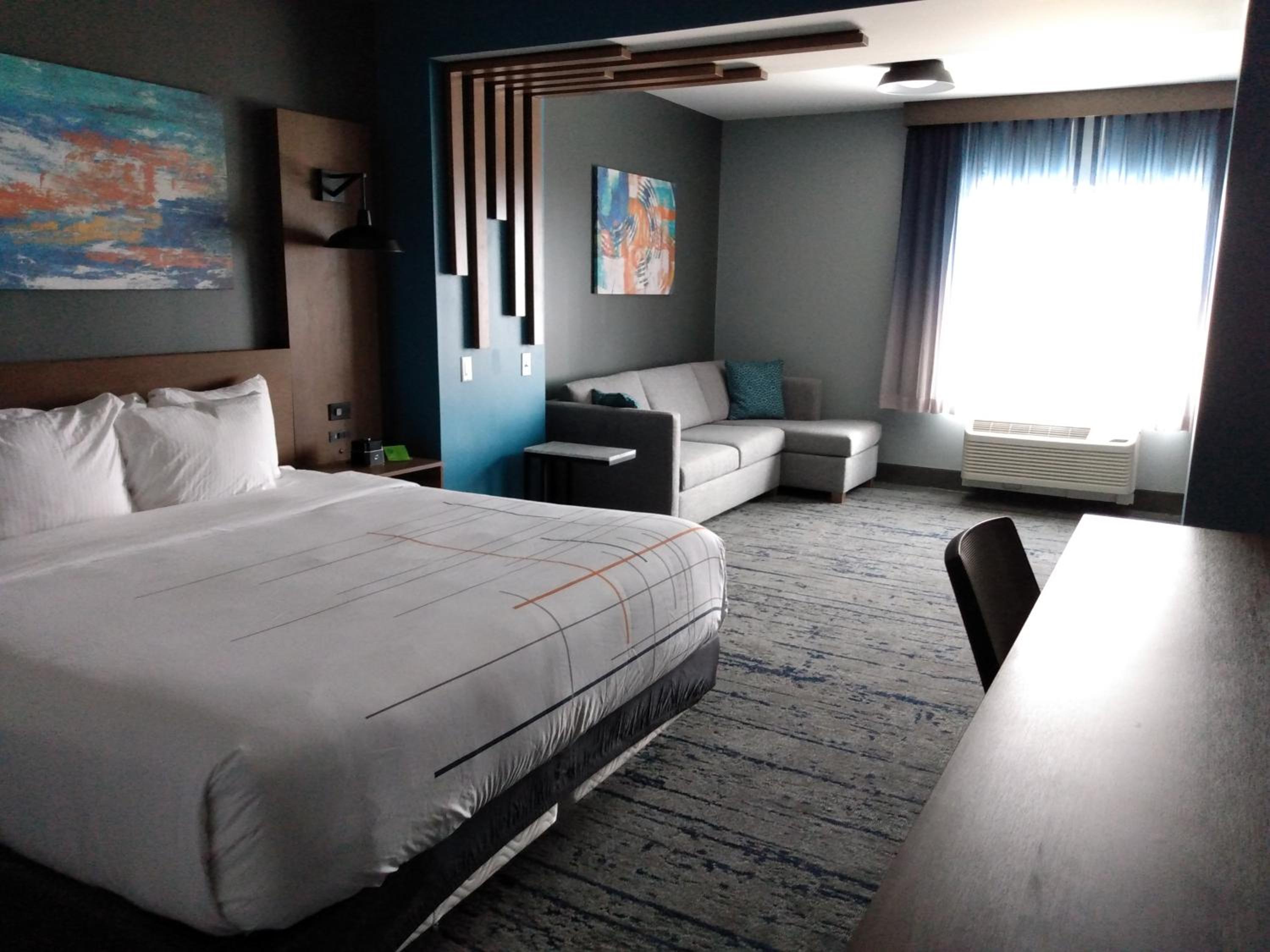 King Studio Suite - Non-Smoking - Photo 3