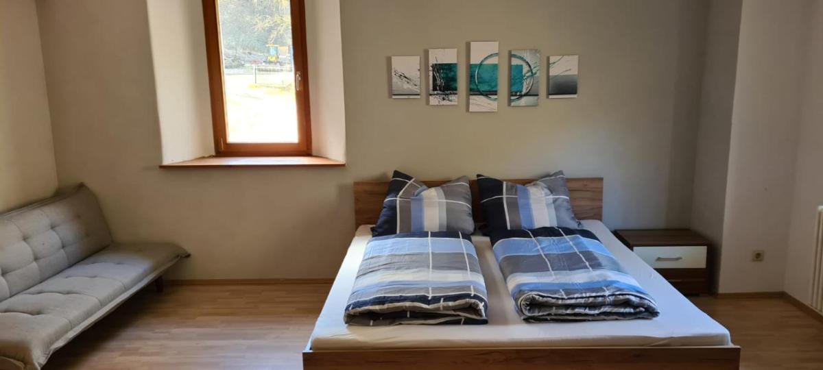 One-Bedroom Apartment - Photo 3