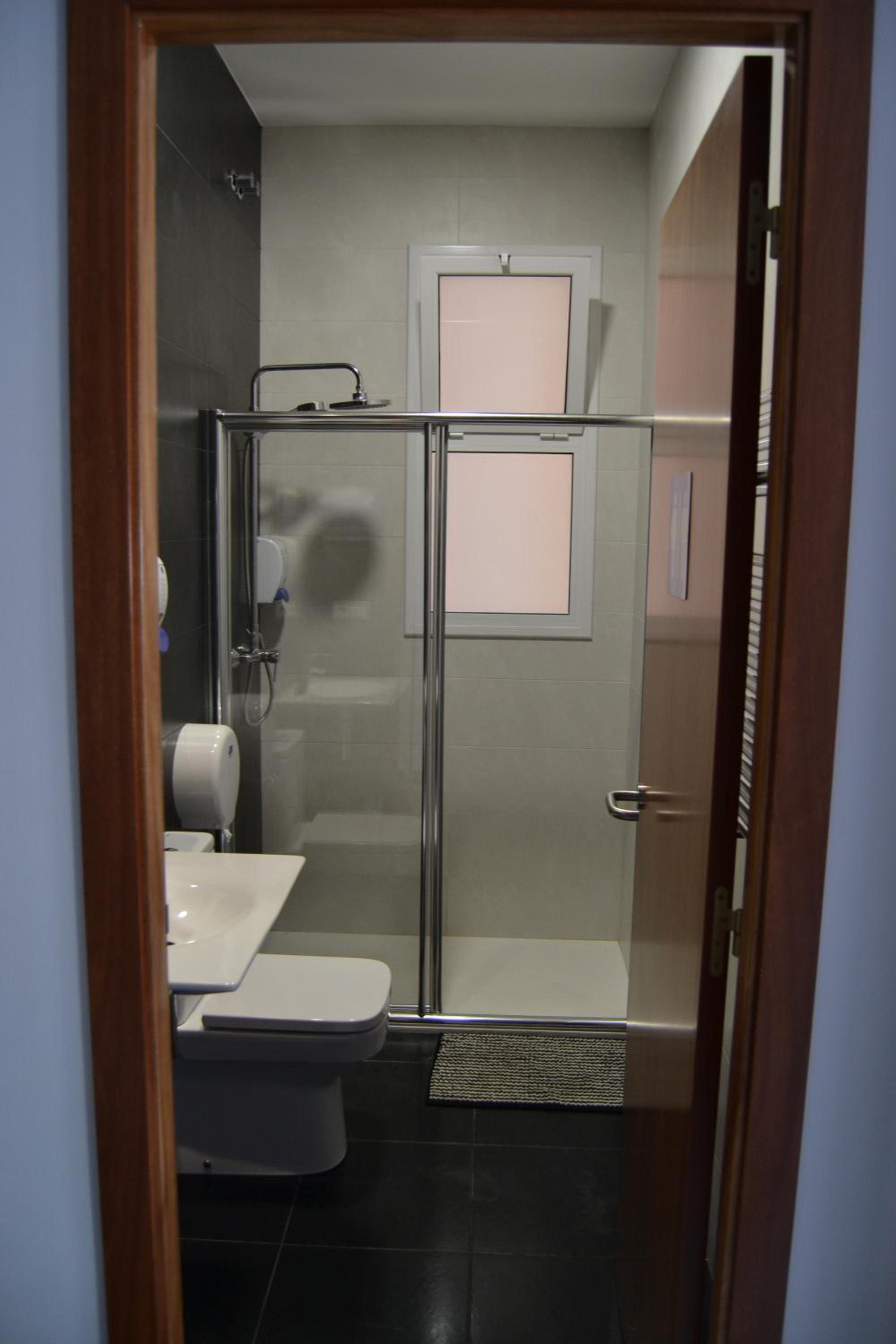 Twin Room with Shared Bathroom photo 2