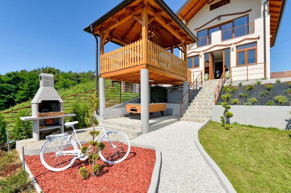 Three-Bedroom Villa photo 2