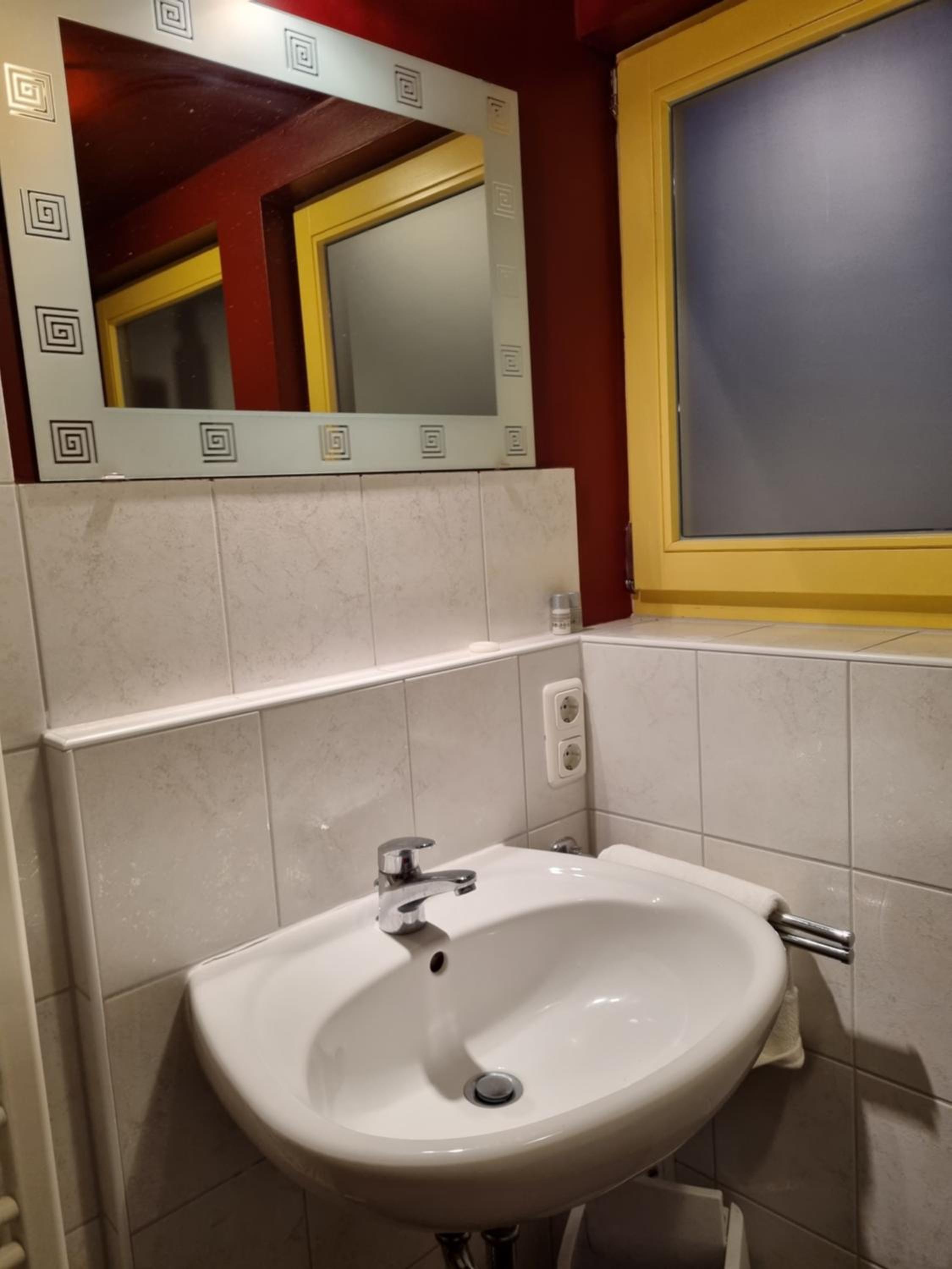 Apartment with Shower - Photo 2