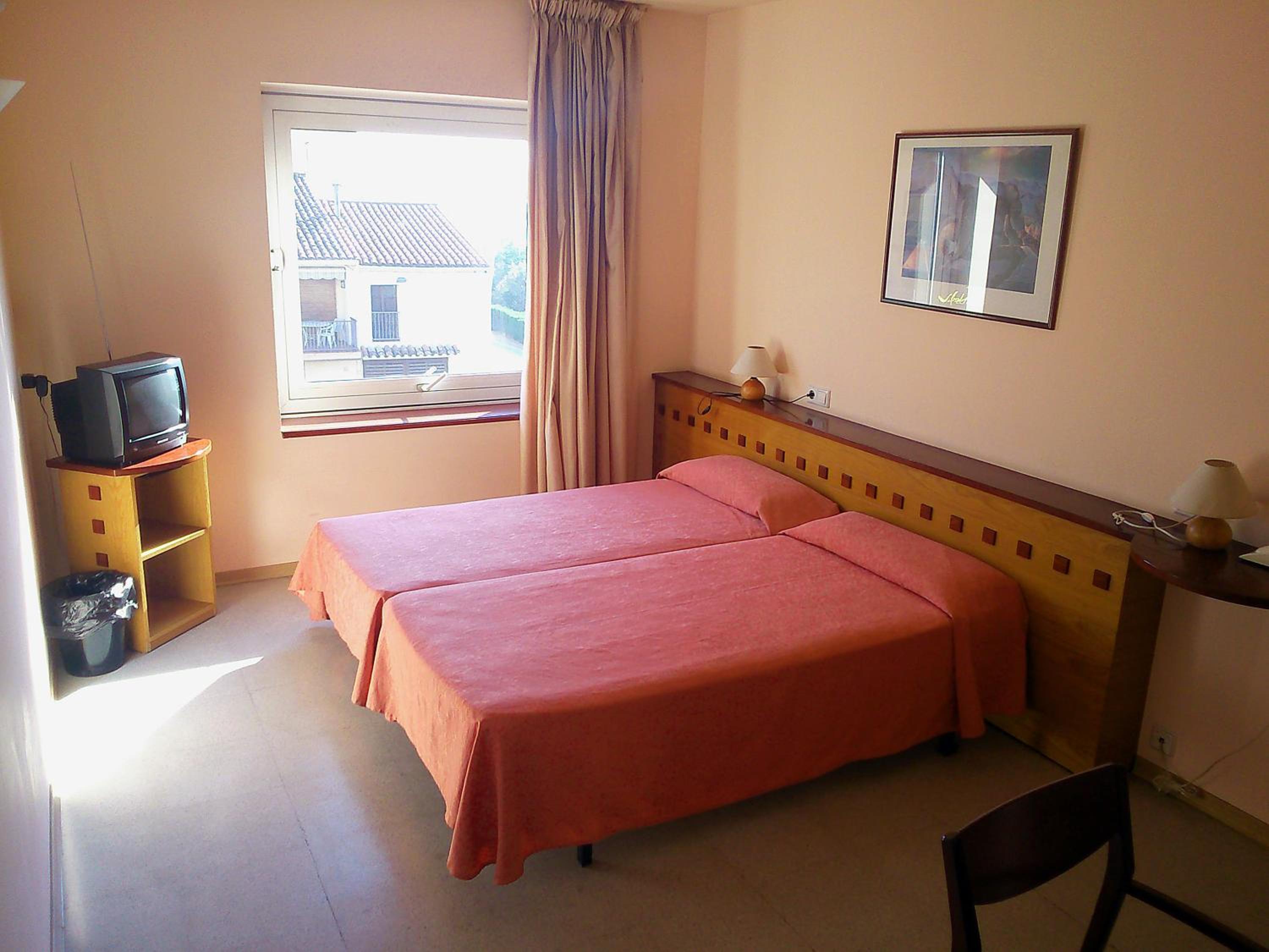 Twin Room - Photo 2