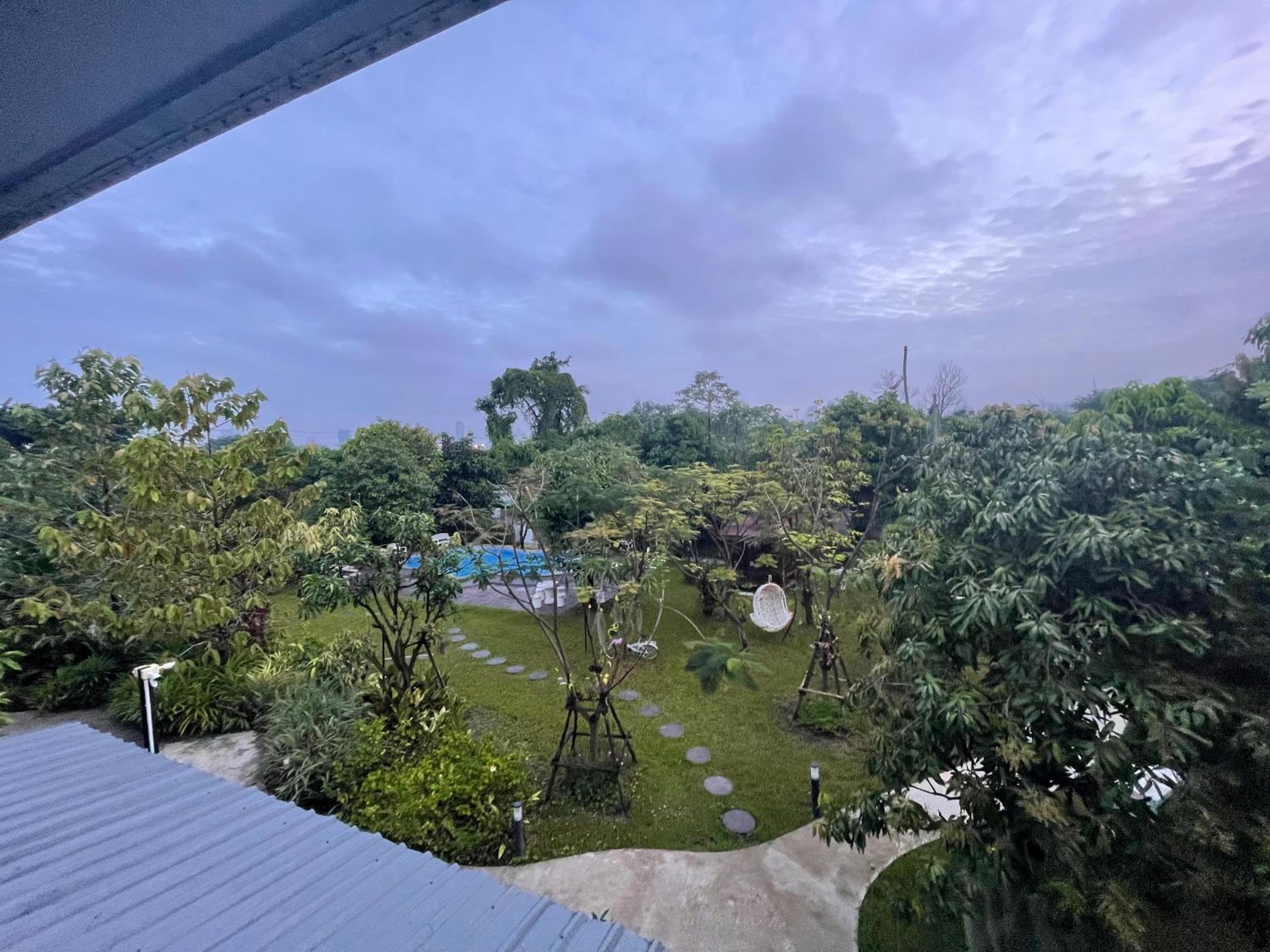 Double Room with Pool View - Photo 13