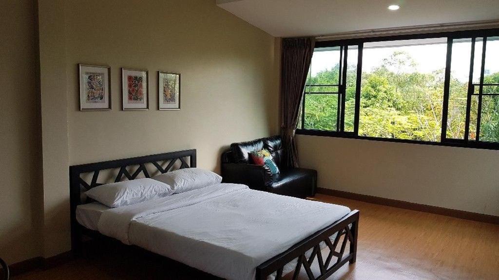 Double Room with Pool View - Photo 2