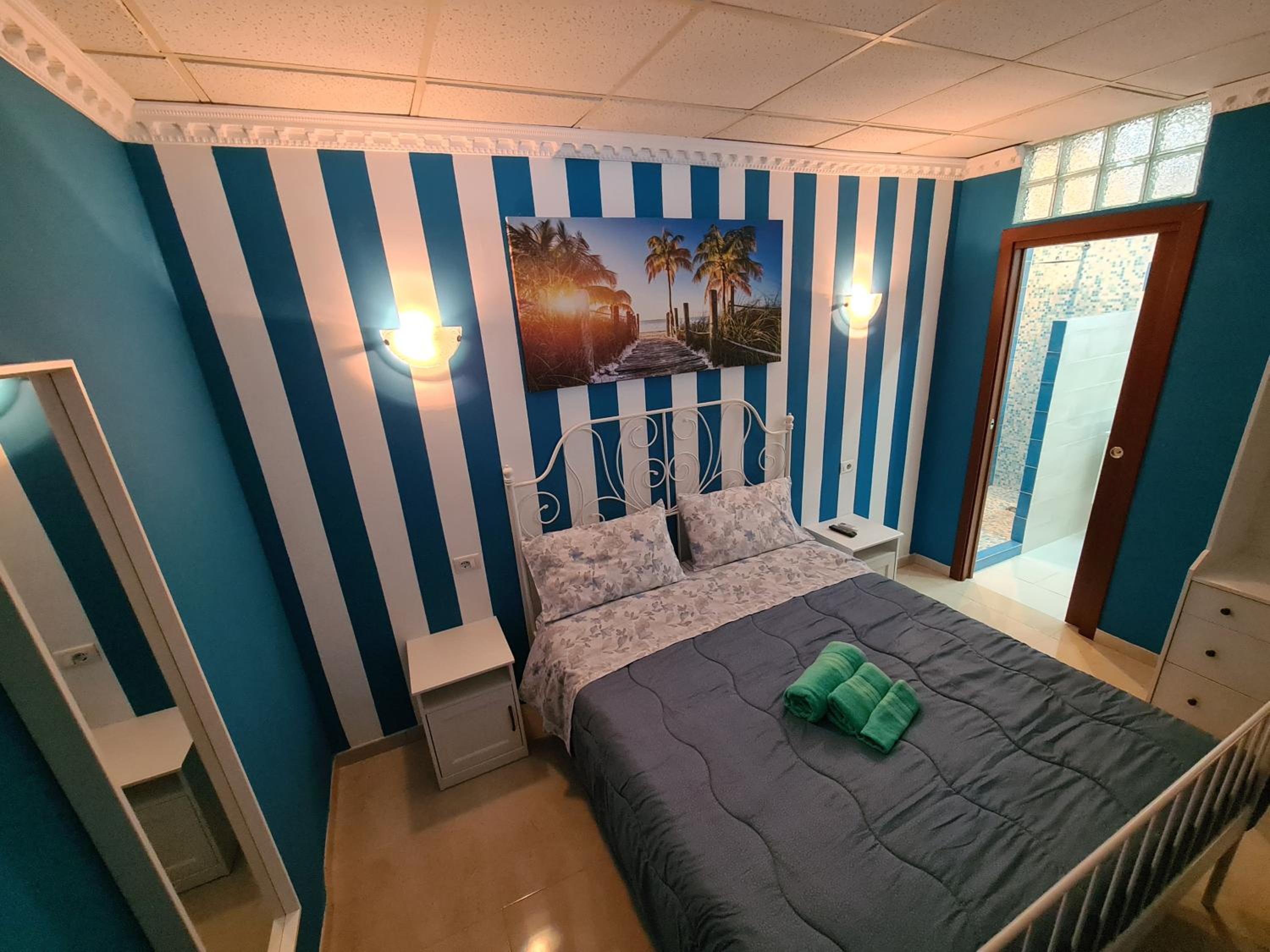Deluxe Queen Room - Photo 2