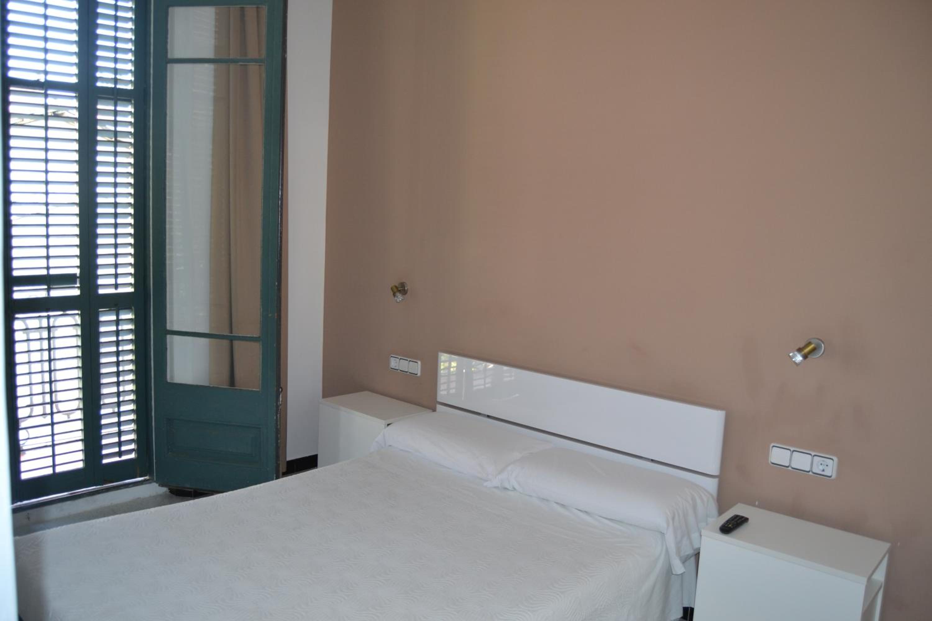Double Room with Shared Bathroom photo 3