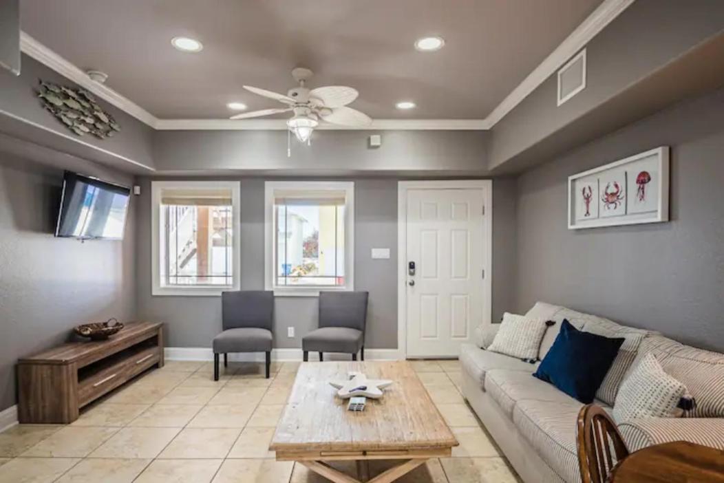 Seven-Bedroom House photo 1