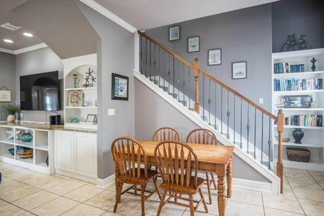 Seven-Bedroom House photo 3