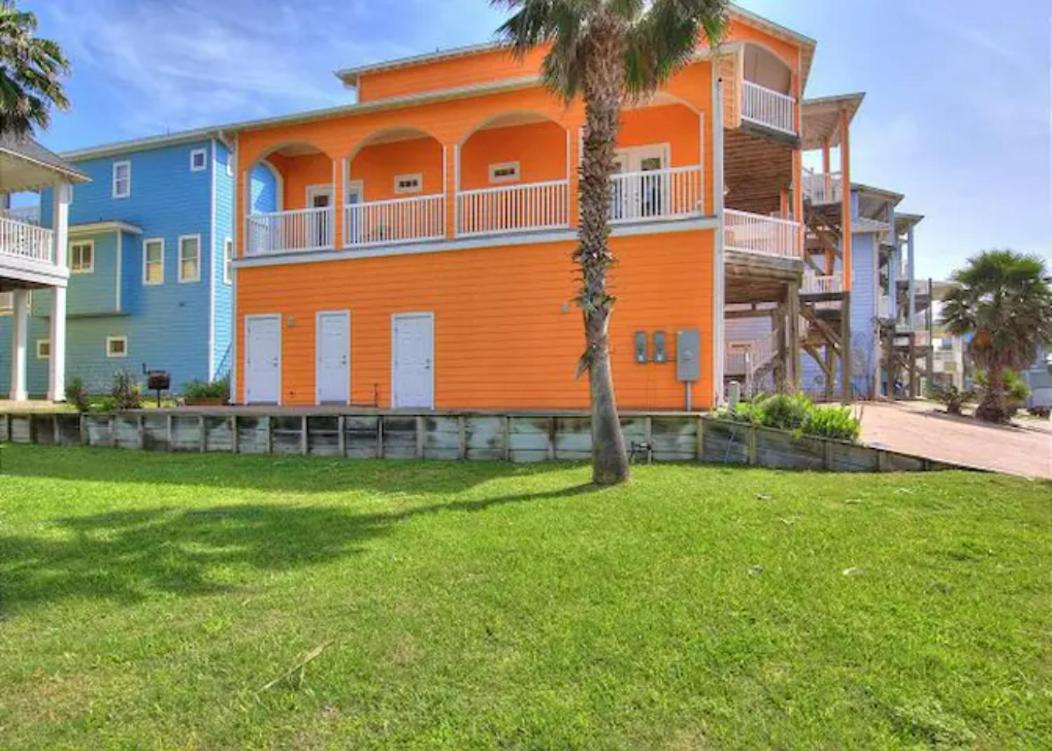 Seven-Bedroom House photo 2