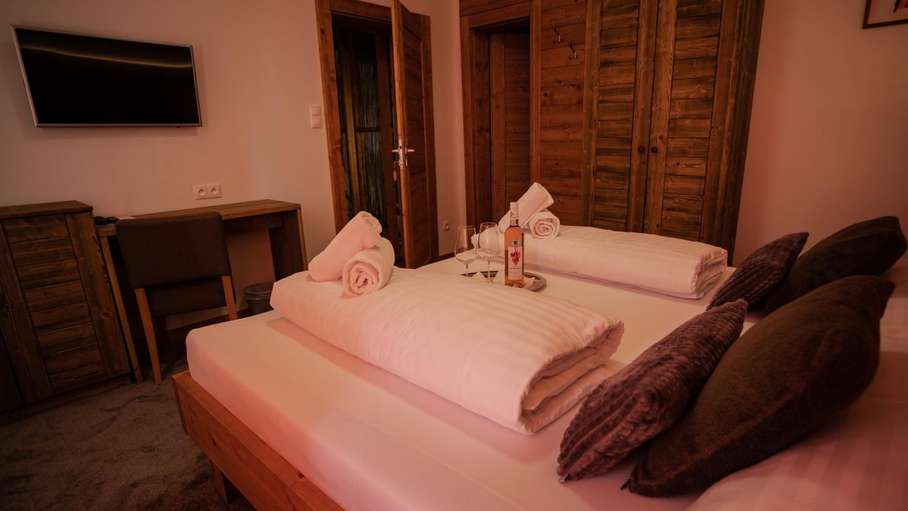 Deluxe Double Room - Photo 3