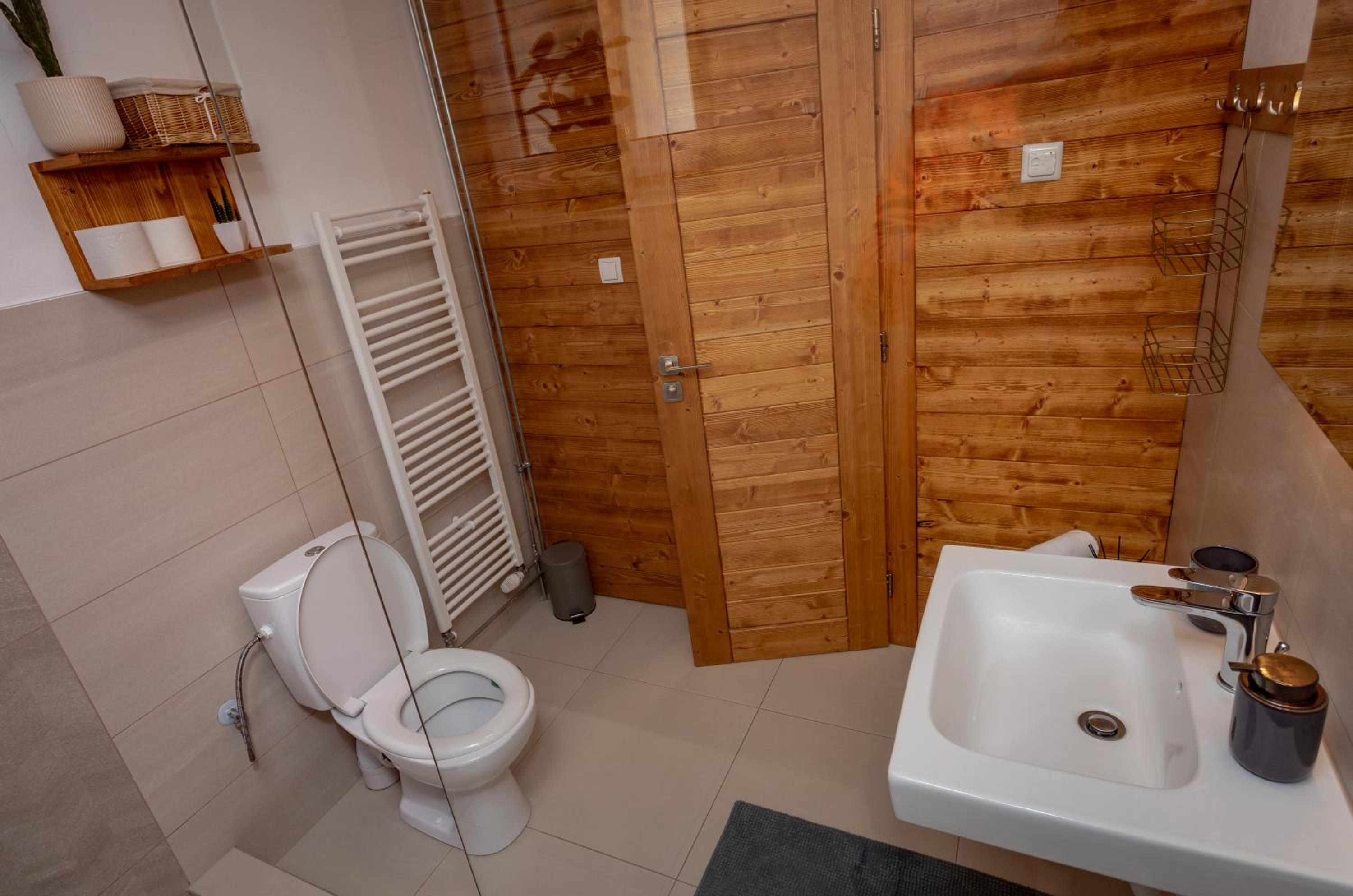 Family Room with Bathroom photo 2