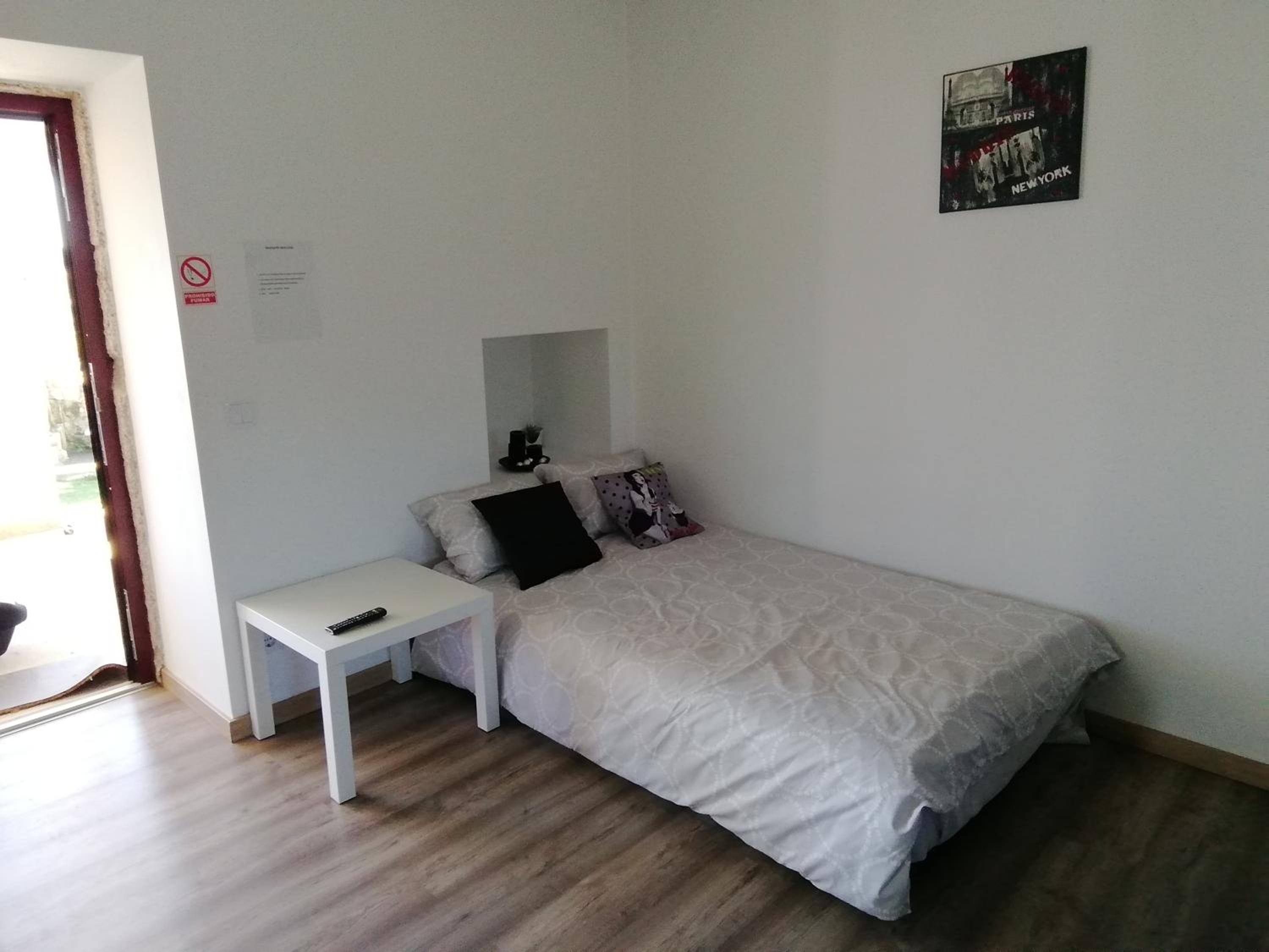 One-Bedroom Apartment photo 1