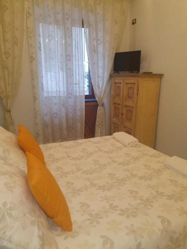 Double Room with Private External Bathroom - Photo 2