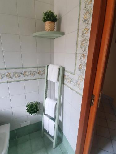 Double Room with Private External Bathroom - Photo 4