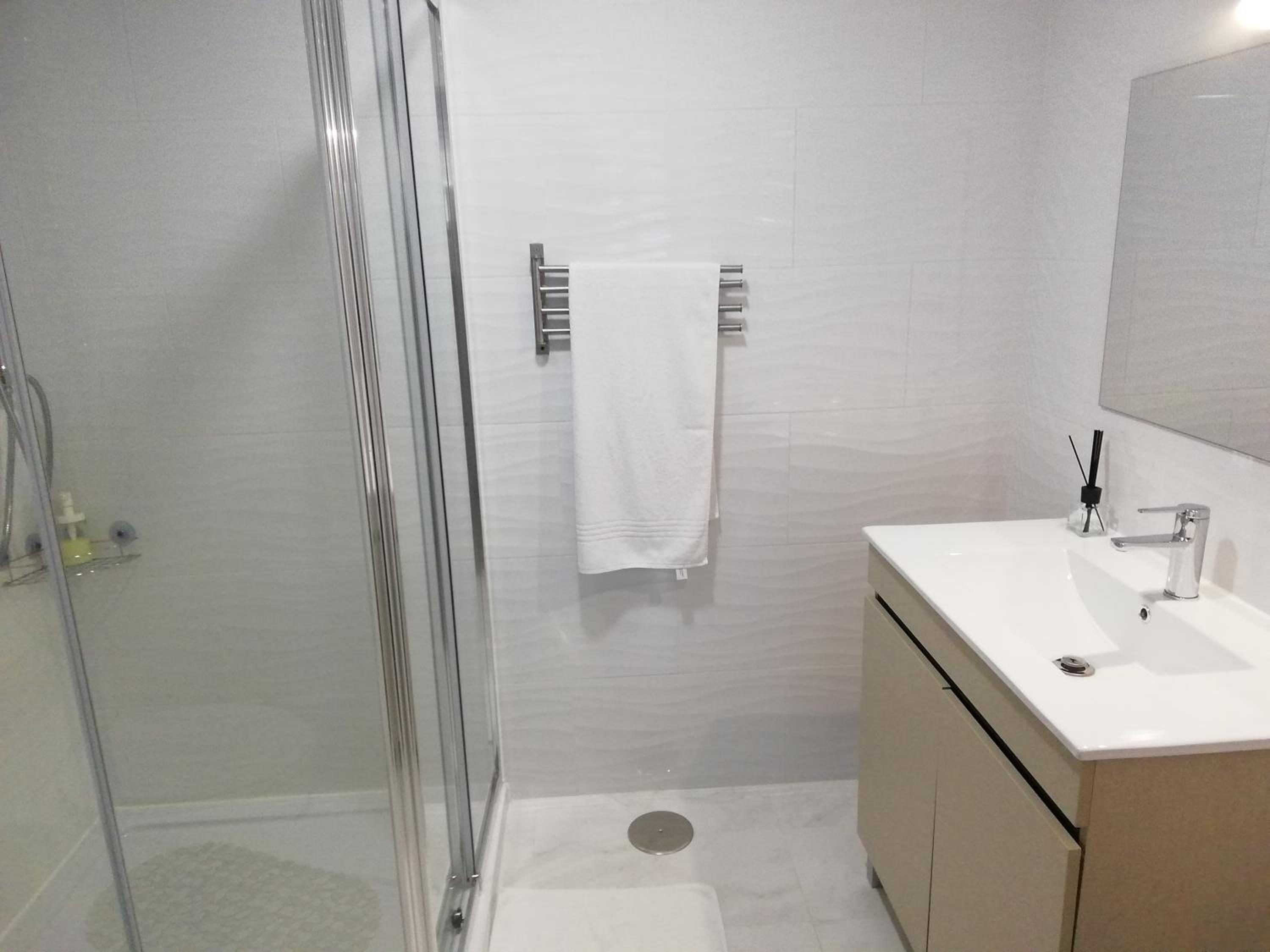 One-Bedroom Apartment - Photo 3