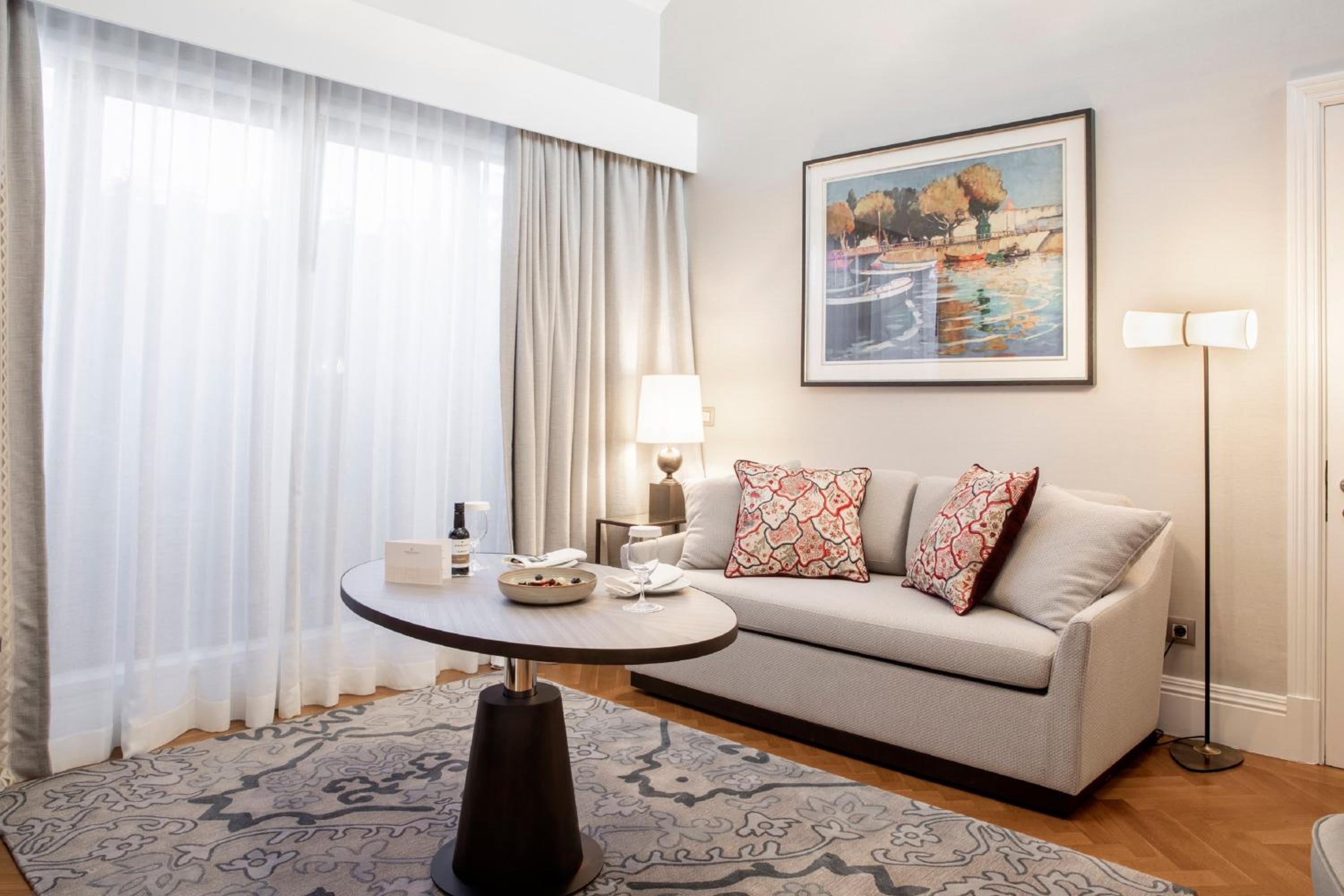2 Story Suite thumbnail 5