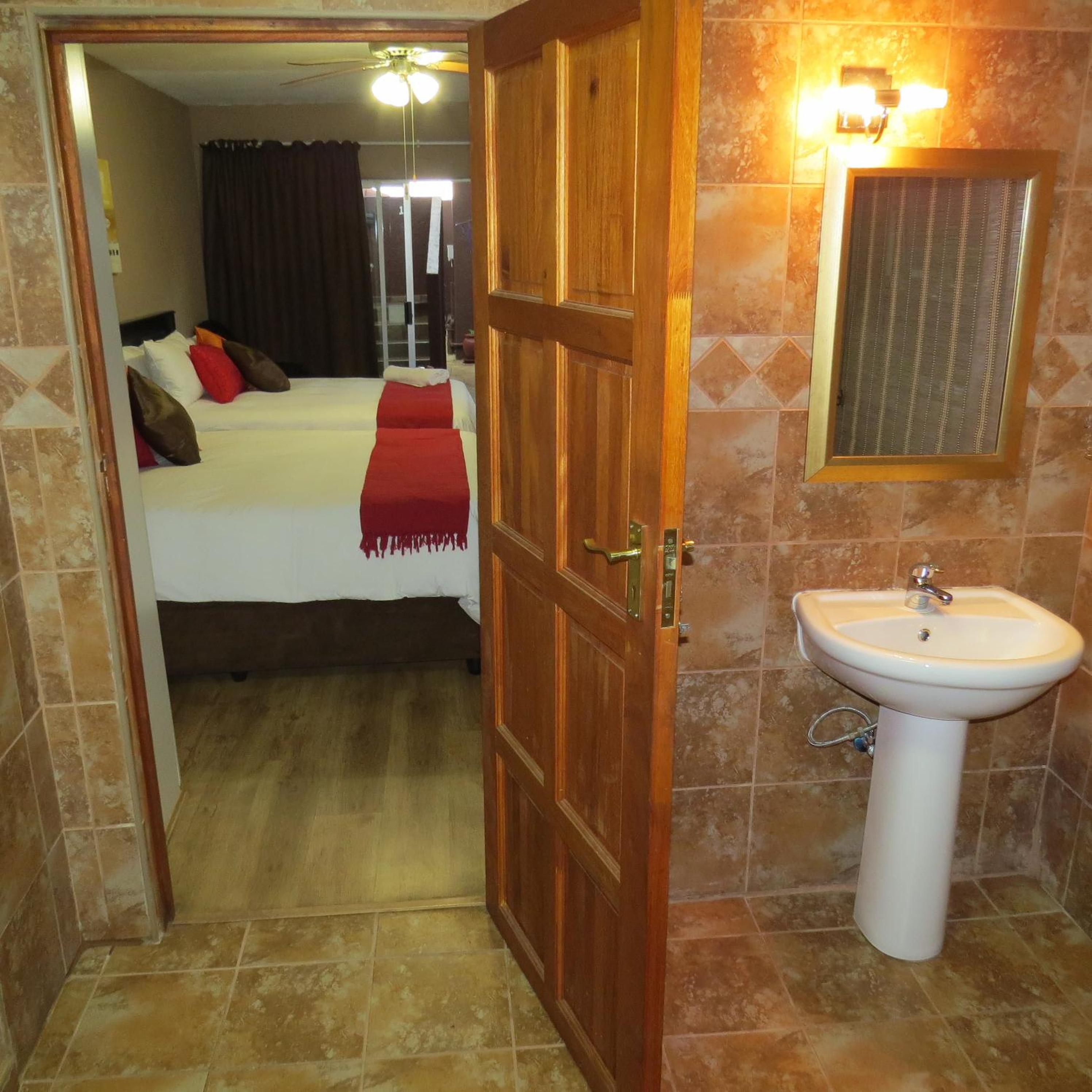 Twin Room with Bathroom photo 3
