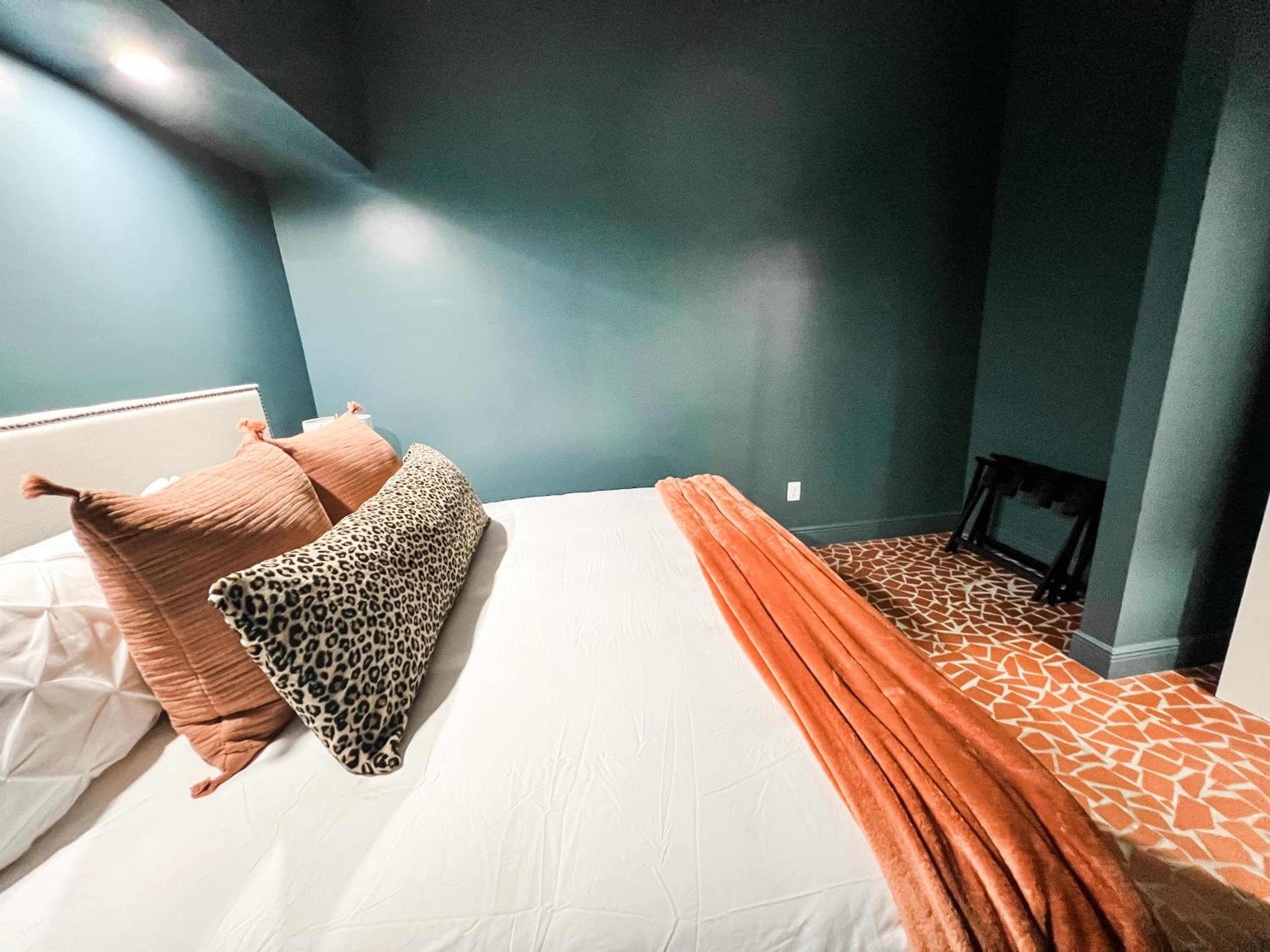 One bedroom Plus Upscale Sofa Bed (1st Floor) - Photo 2