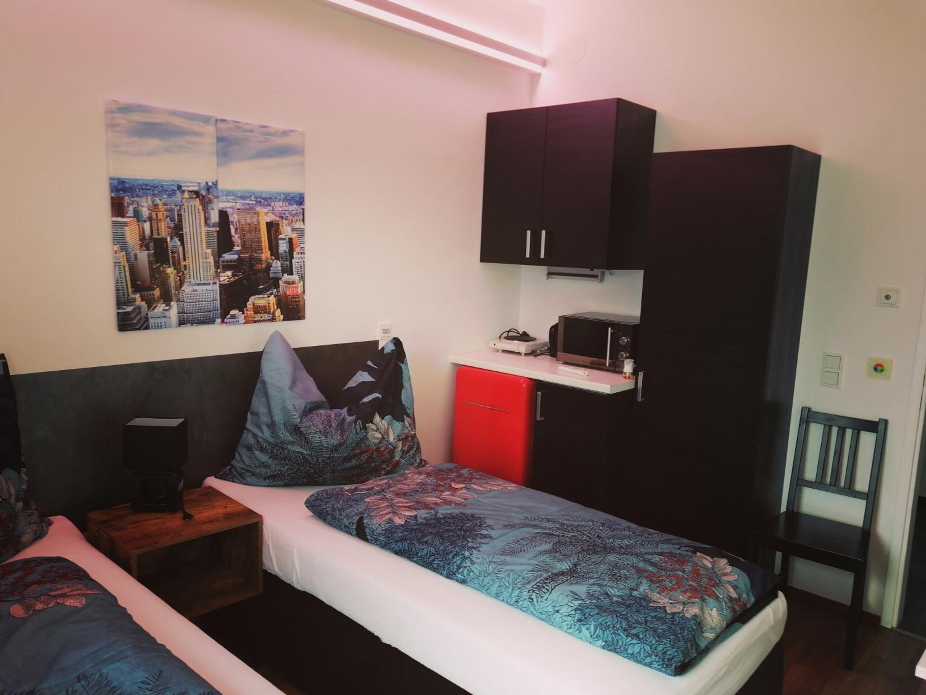 Budget Double Room - Photo 27