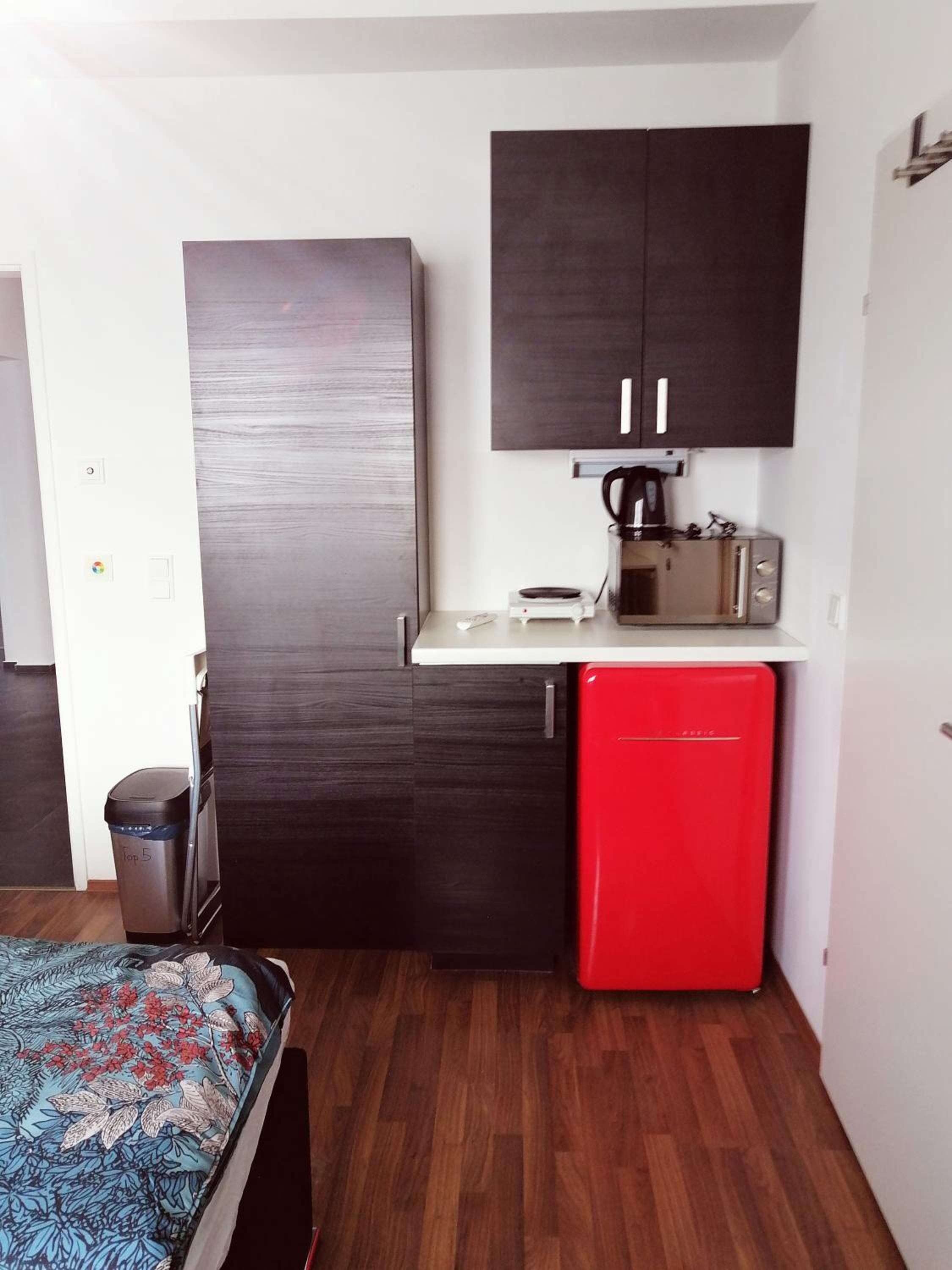 Budget Double Room - Photo 18