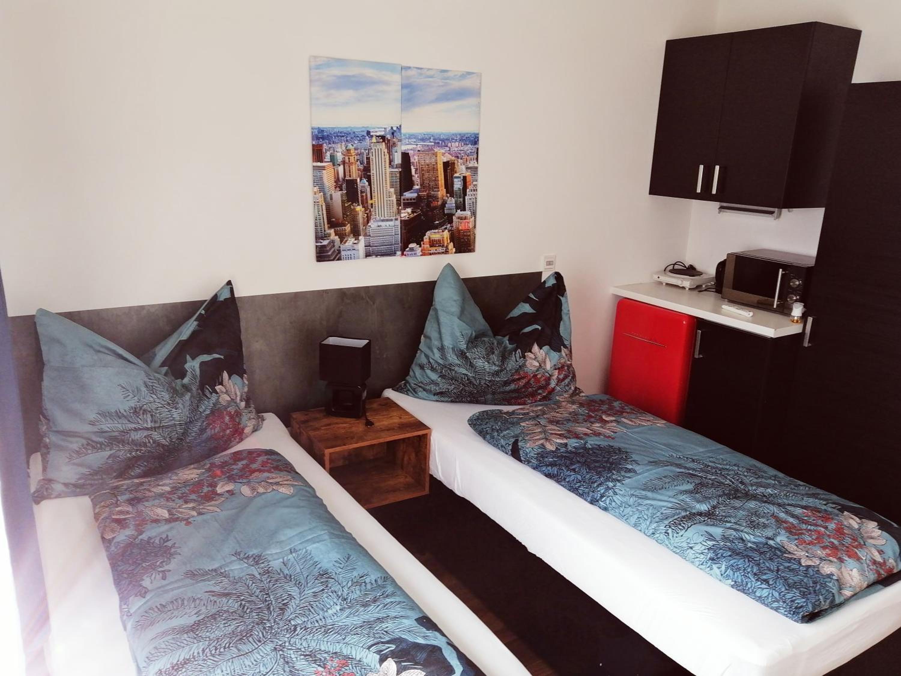 Budget Double Room - Photo 13