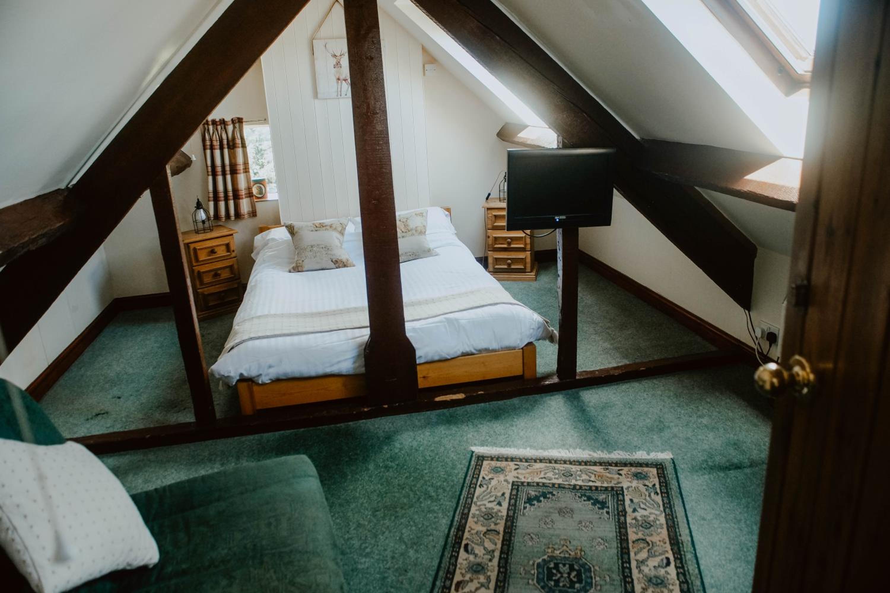 Double Room - Photo 6
