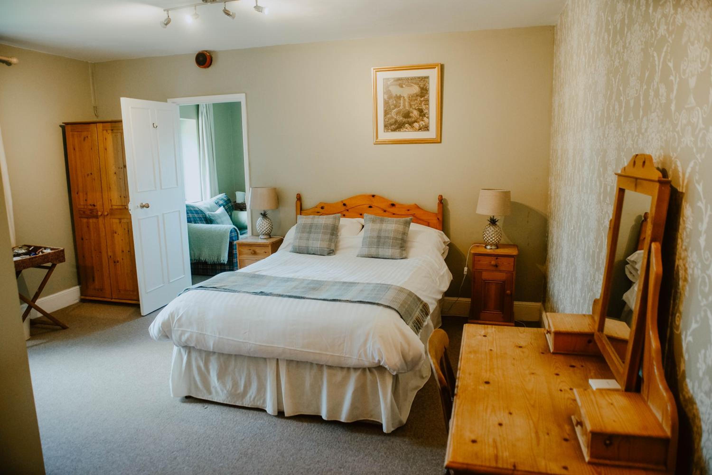Family Room (5 Adults) photo 1