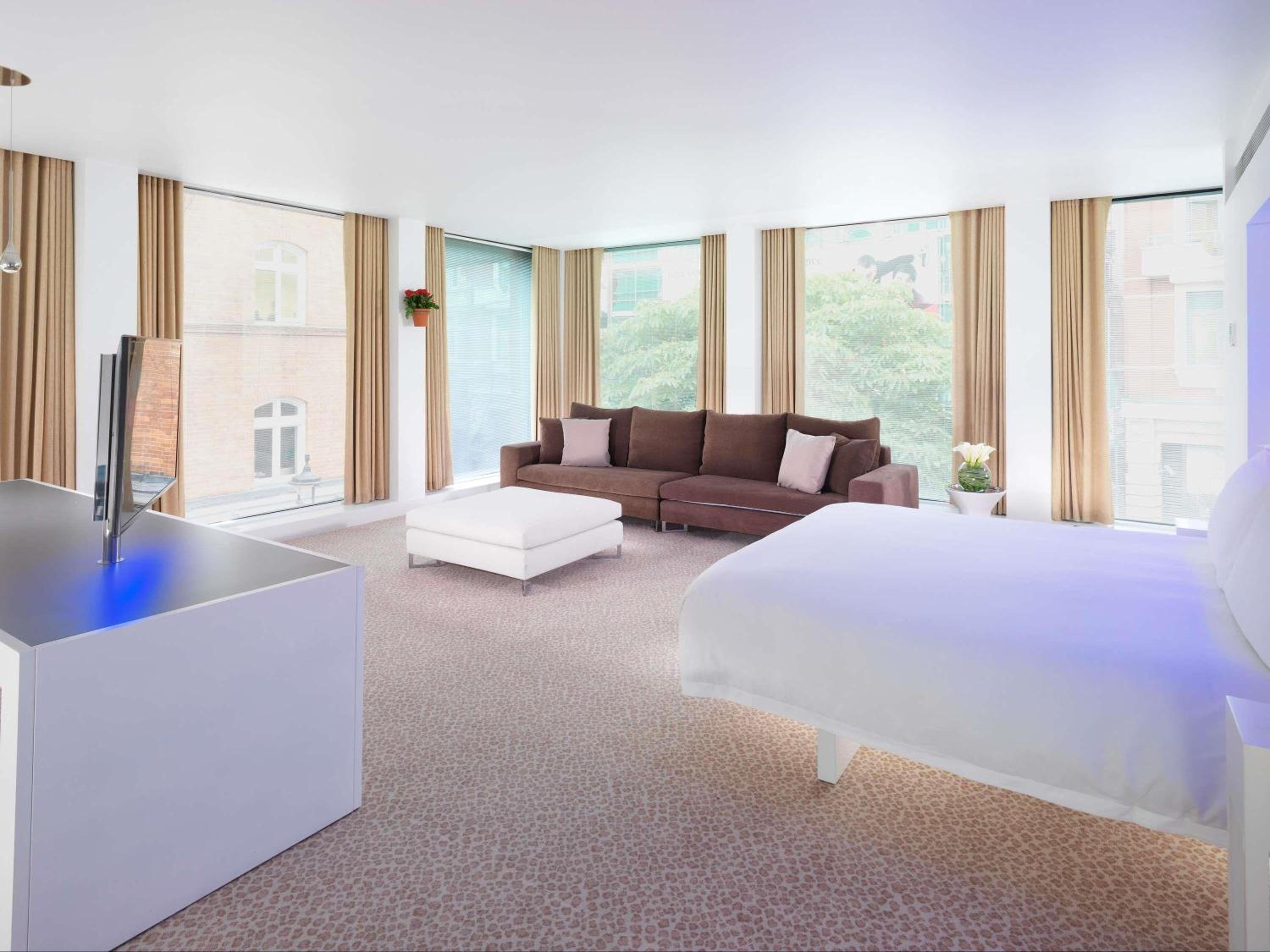 Corner King Suite photo 1