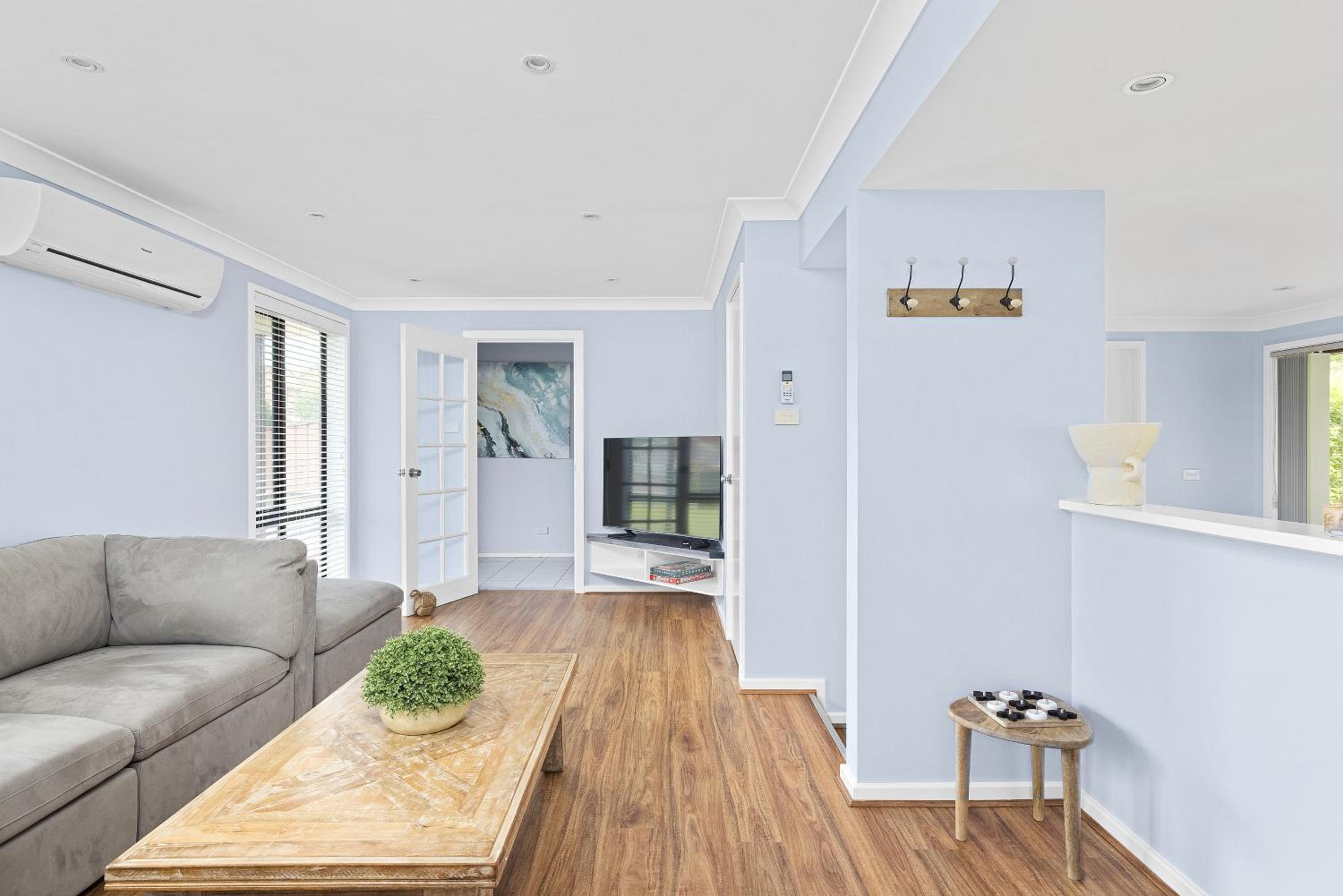 Five-Bedroom House photo 1