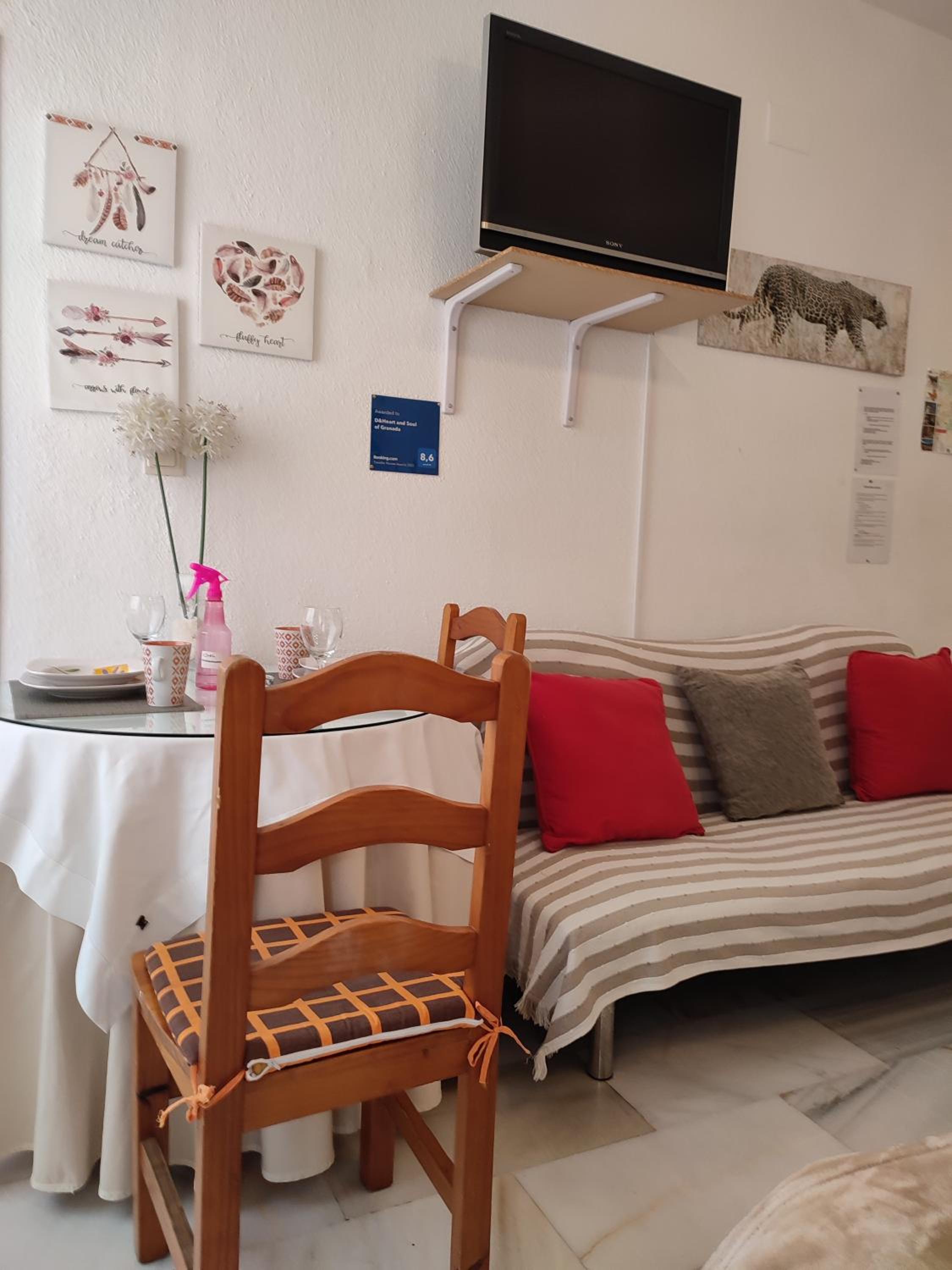 Studio Apartment - Photo 17