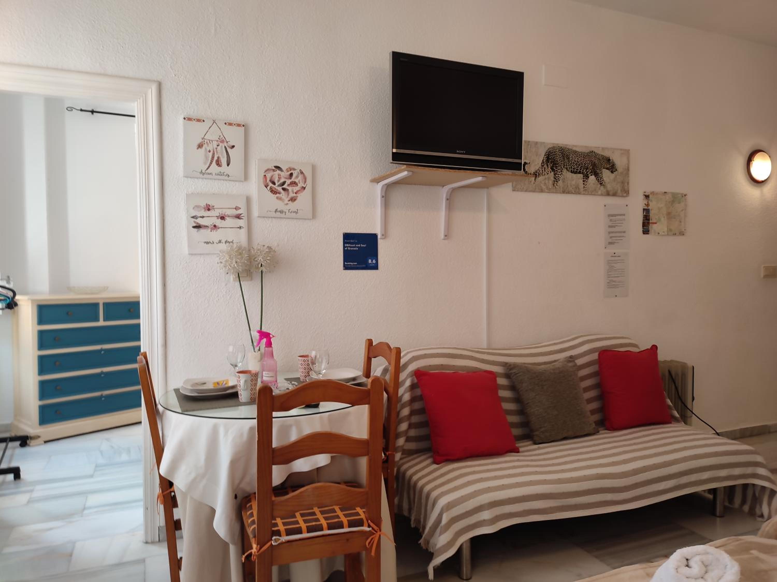 Studio Apartment - Photo 18