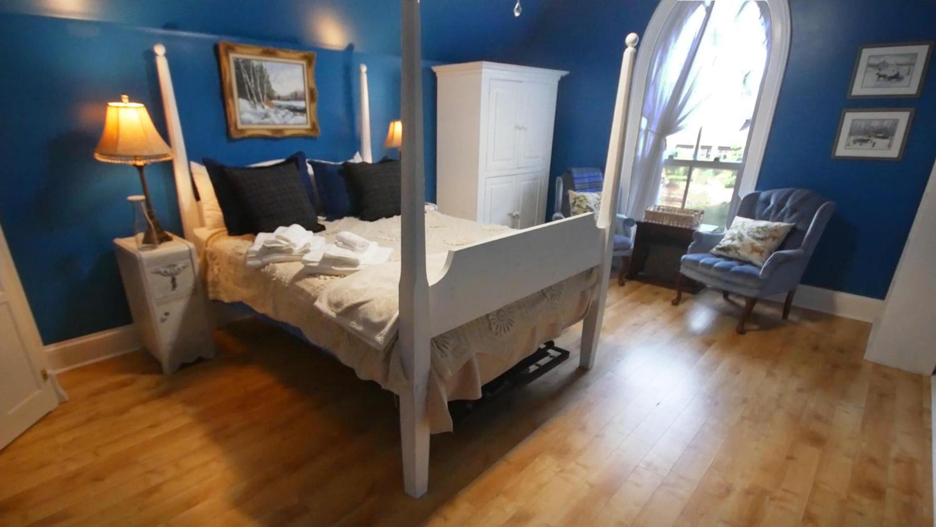 Queen Suite photo 2