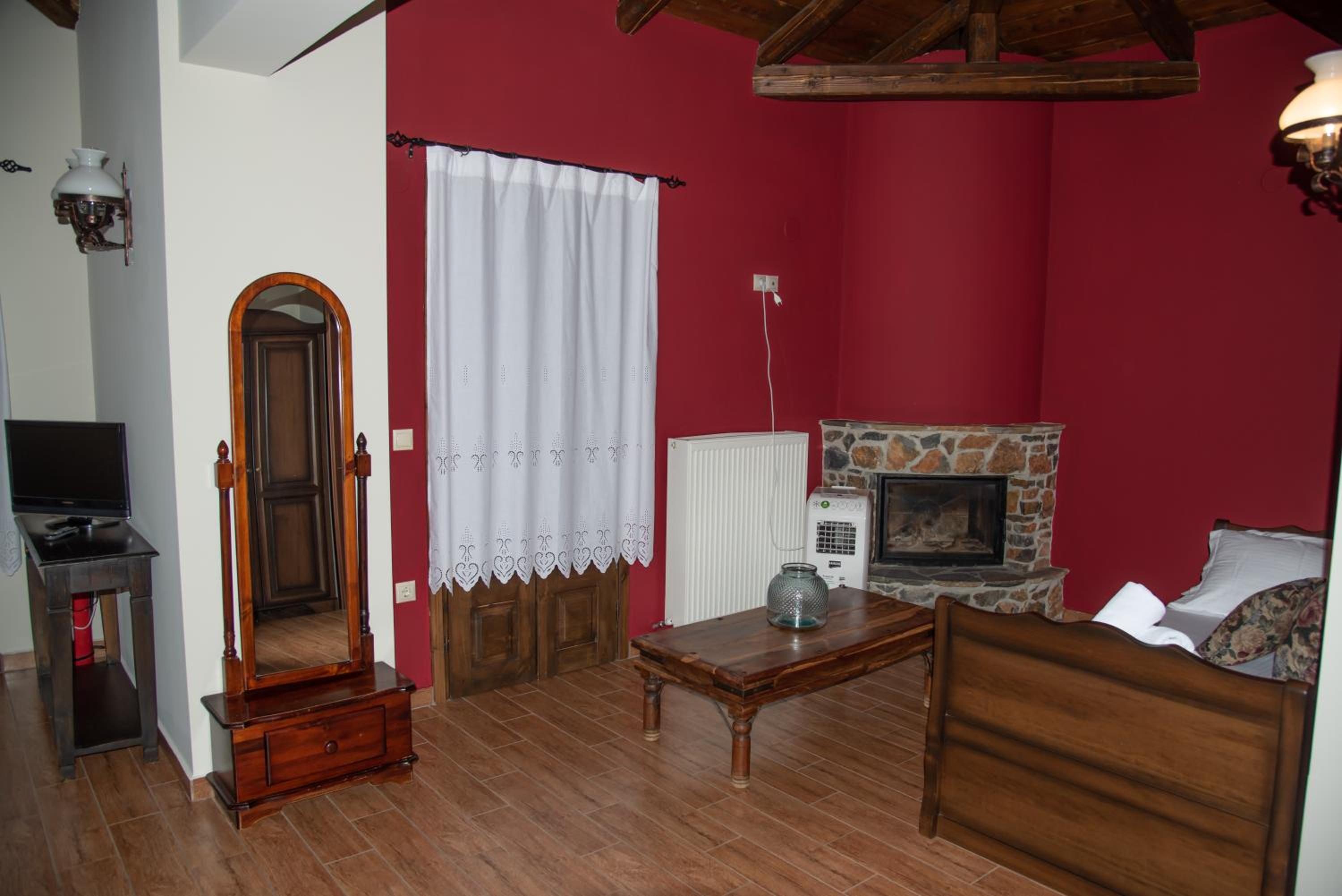 Deluxe King Suite photo 3