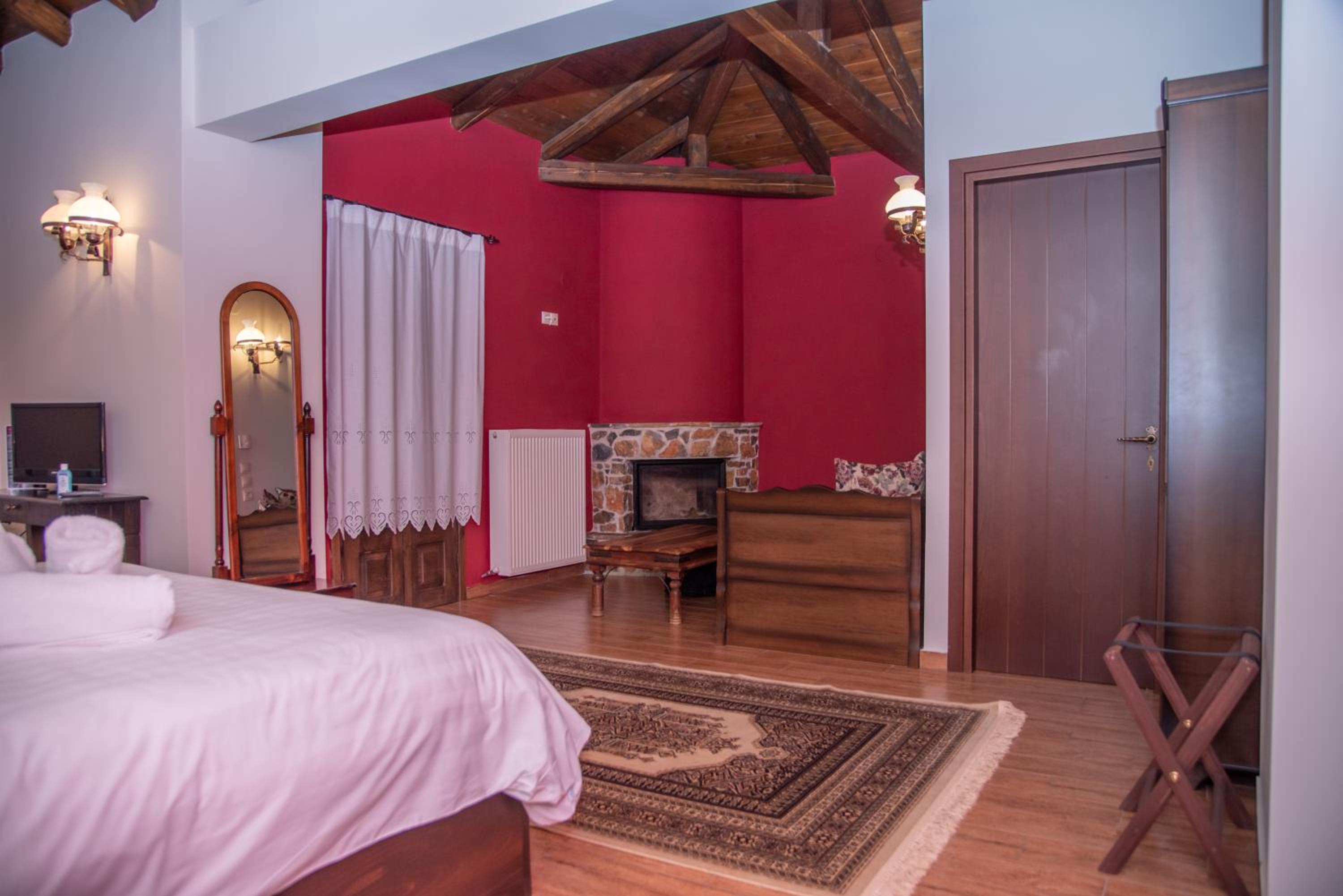 Deluxe King Suite photo 2