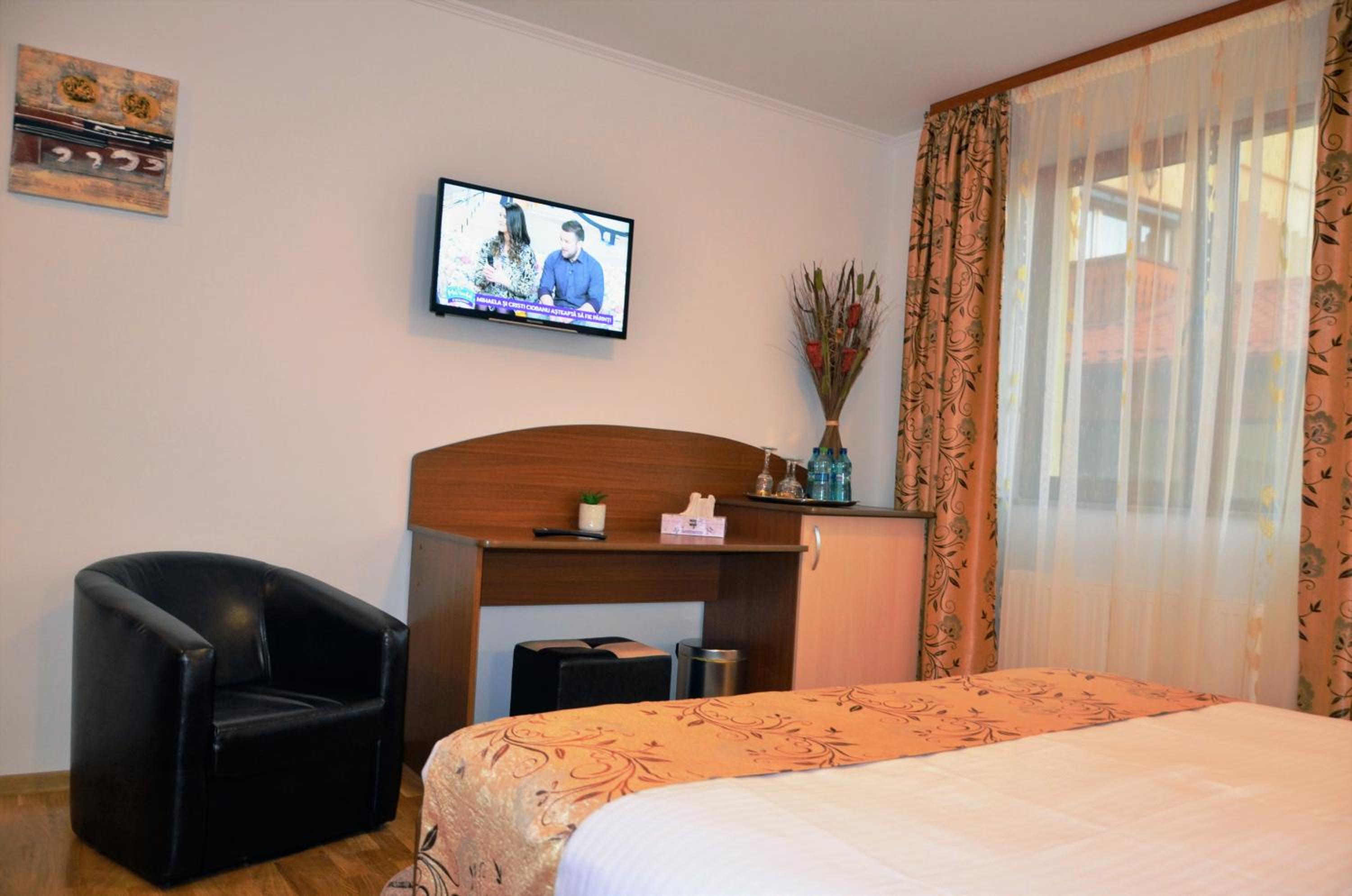 Double Room with Mountain View - Photo 8