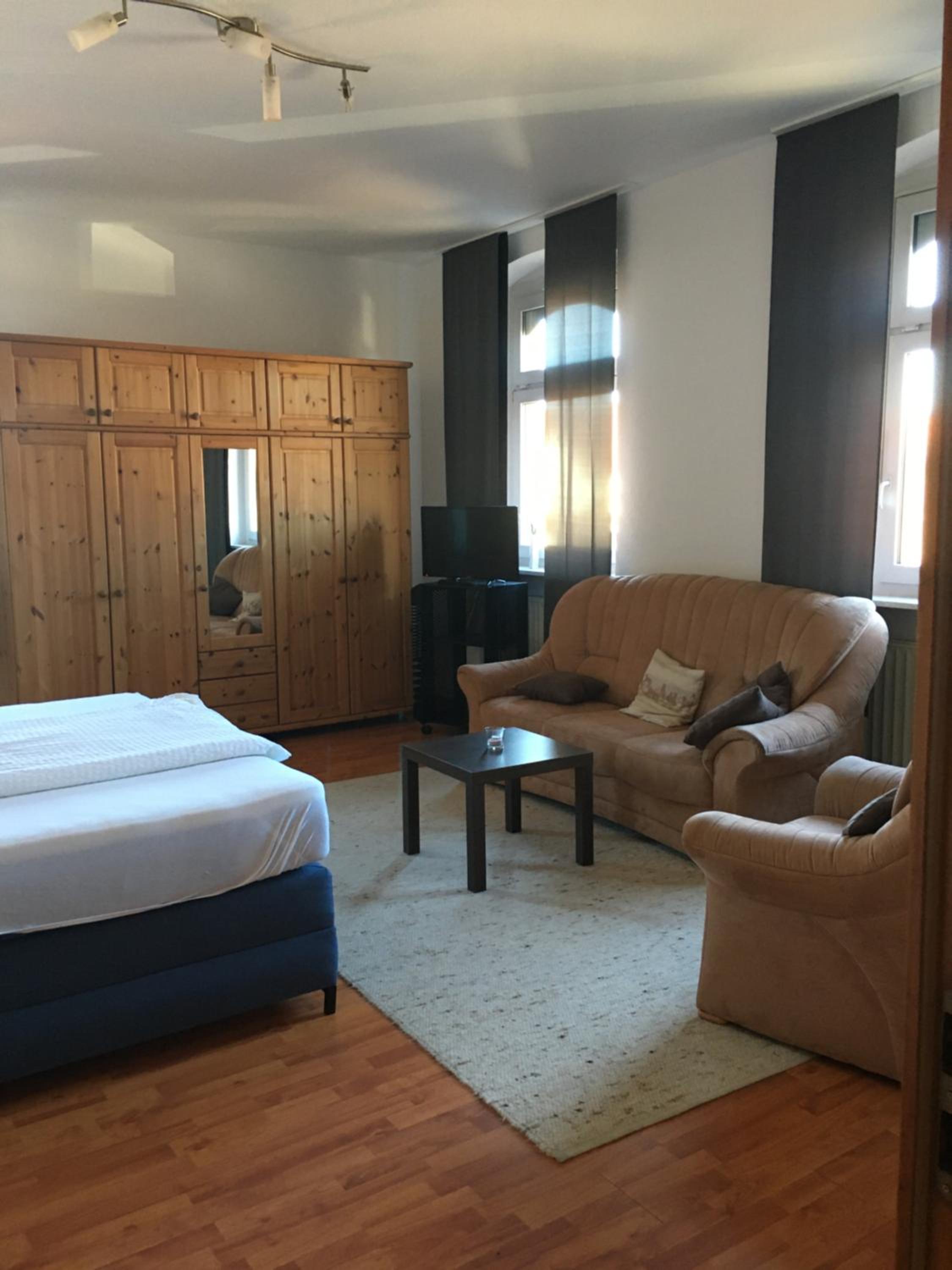 Budget Double Room - Photo 3