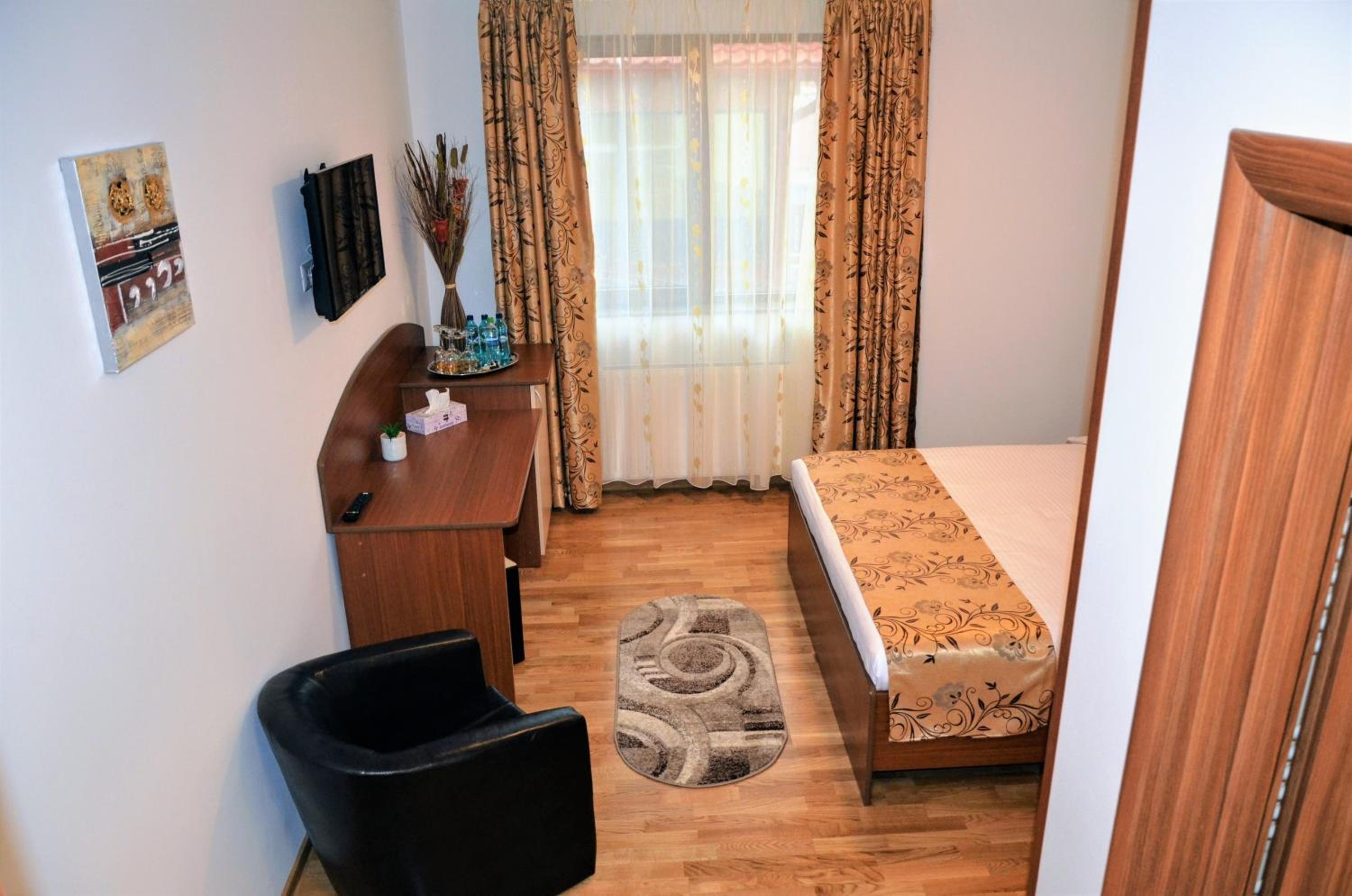 Double Room with Mountain View - Photo 11