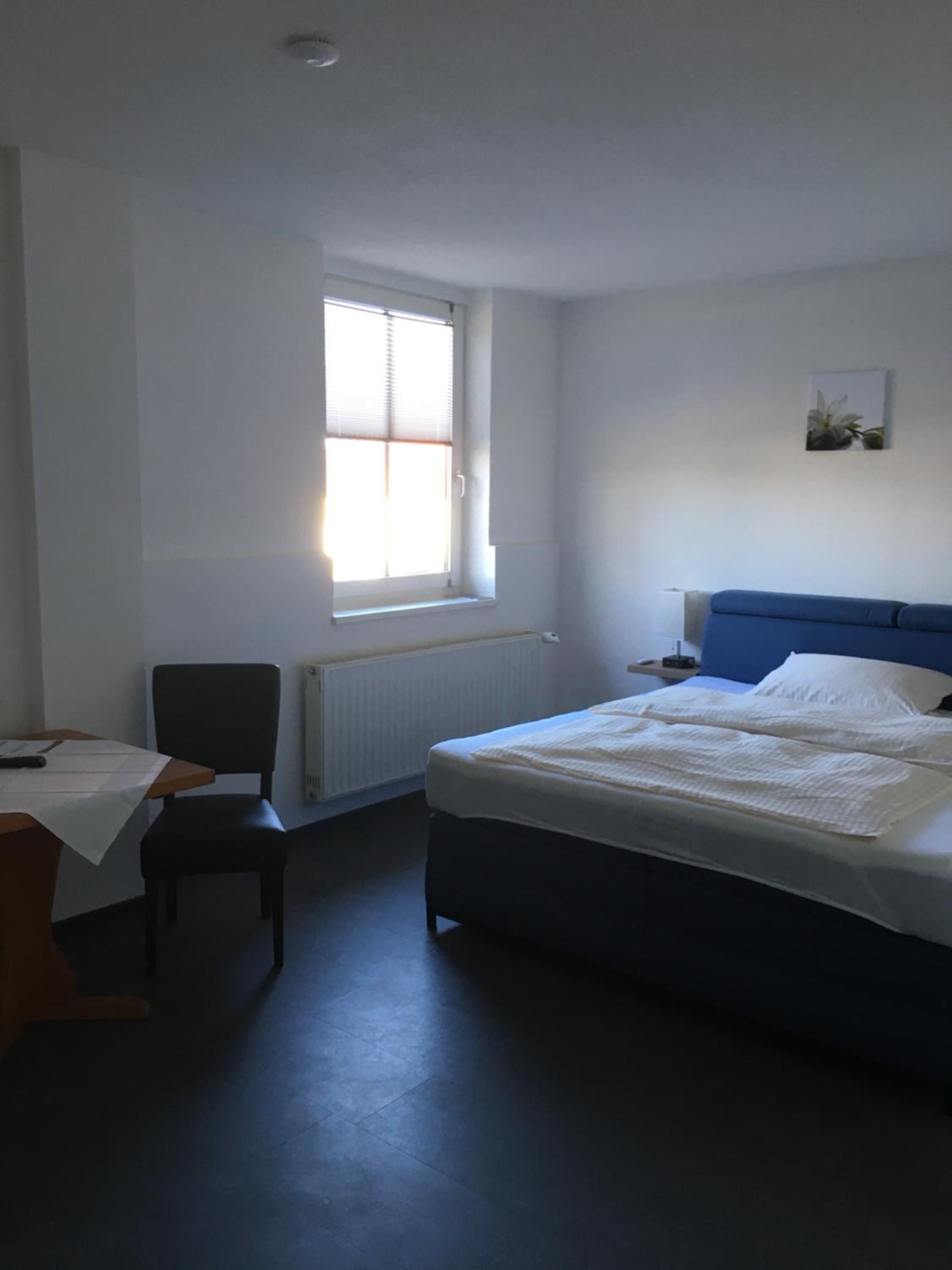 Budget Double Room - Photo 7
